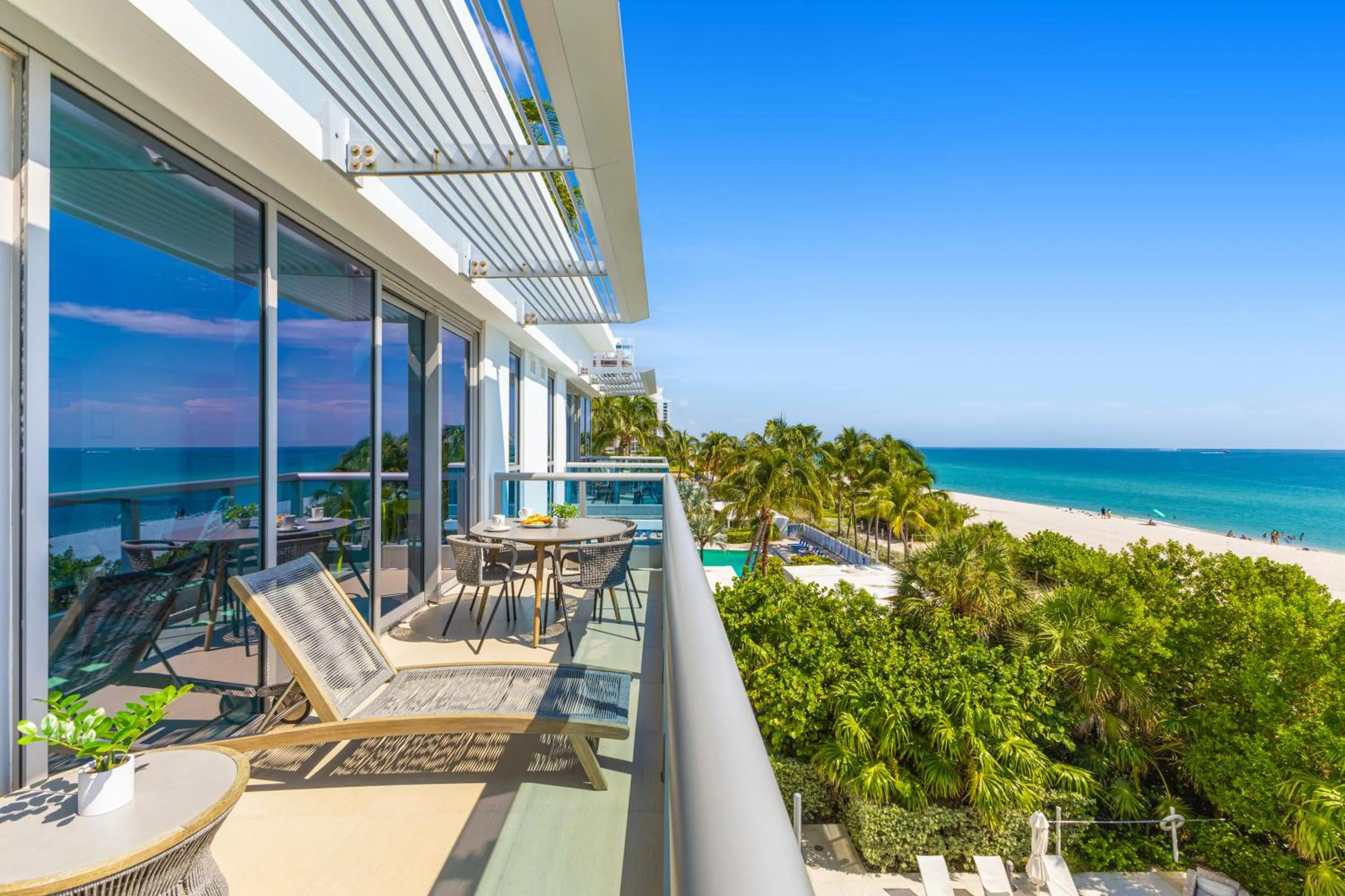 Balcony/Terrace in Dharma Home Suites Miami Beach at Monte Carlo