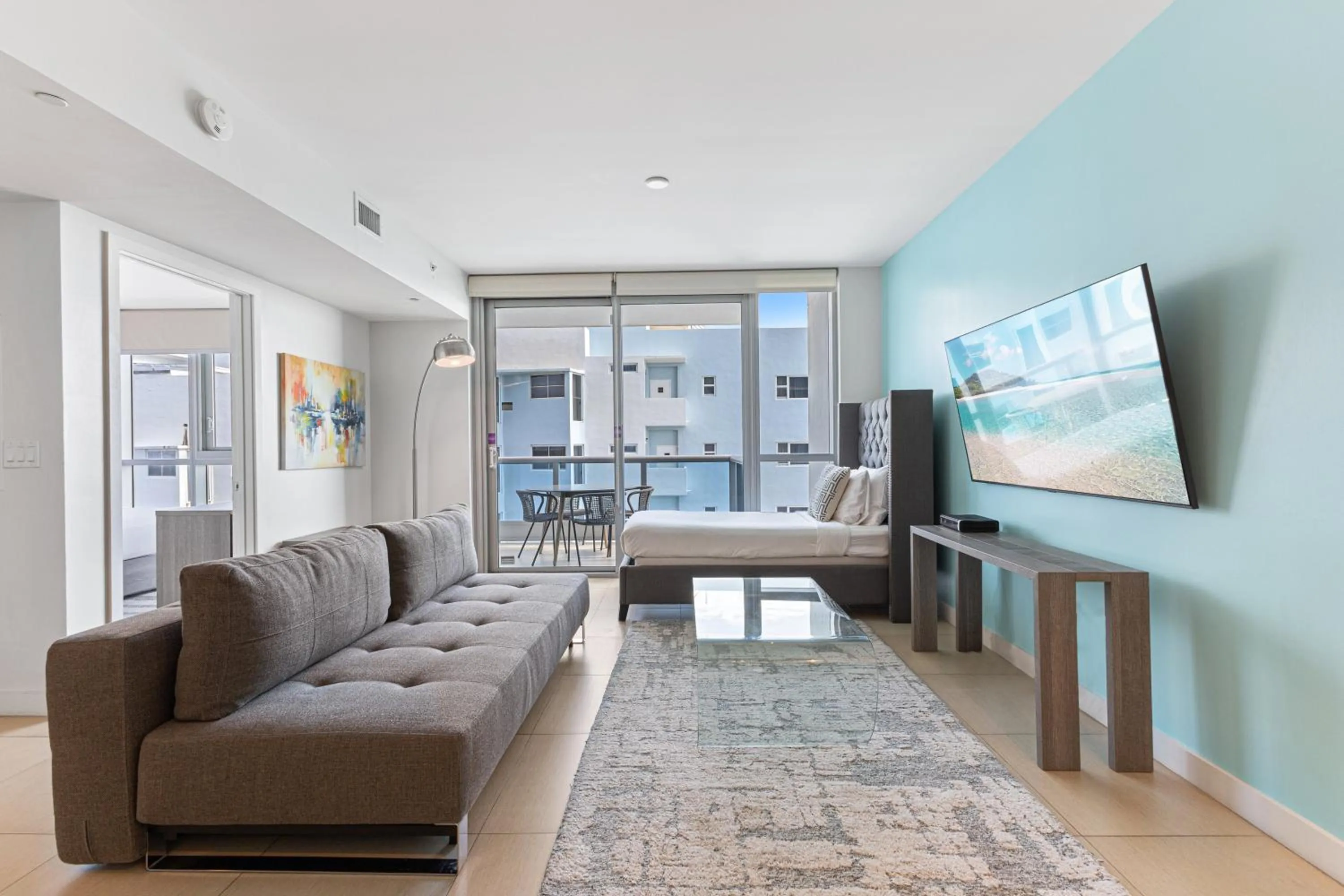 TV and multimedia in Dharma Home Suites Miami Beach at Monte Carlo