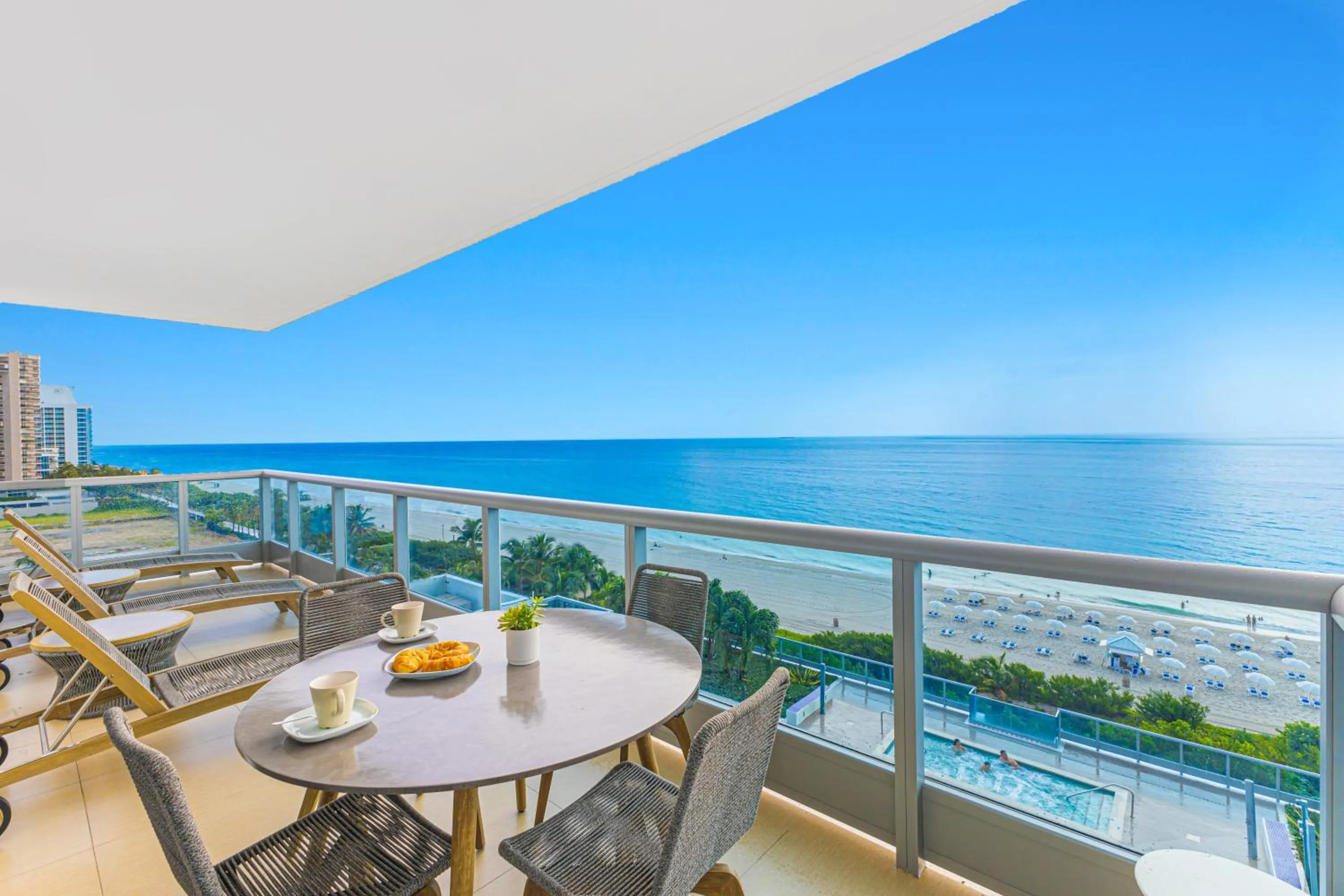 Balcony/Terrace in Dharma Home Suites Miami Beach at Monte Carlo