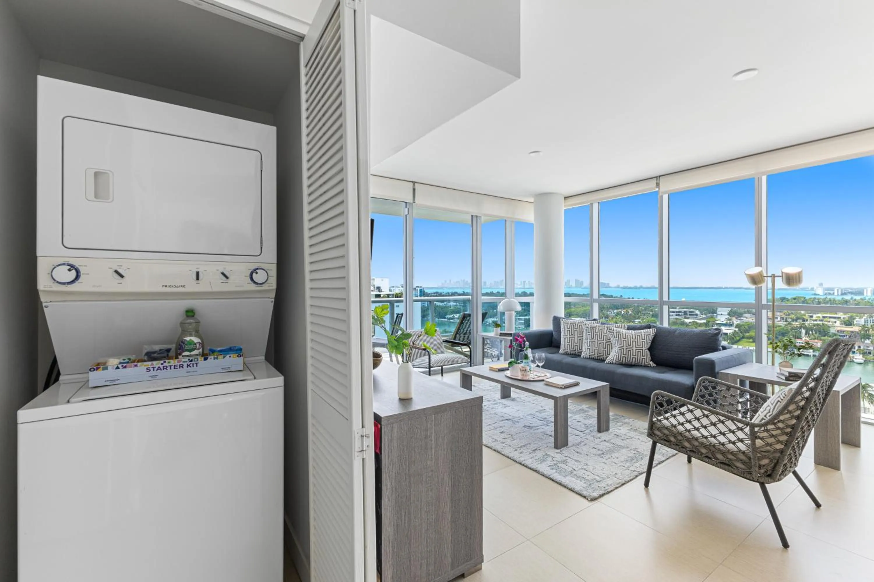 laundry in Dharma Home Suites Miami Beach at Monte Carlo