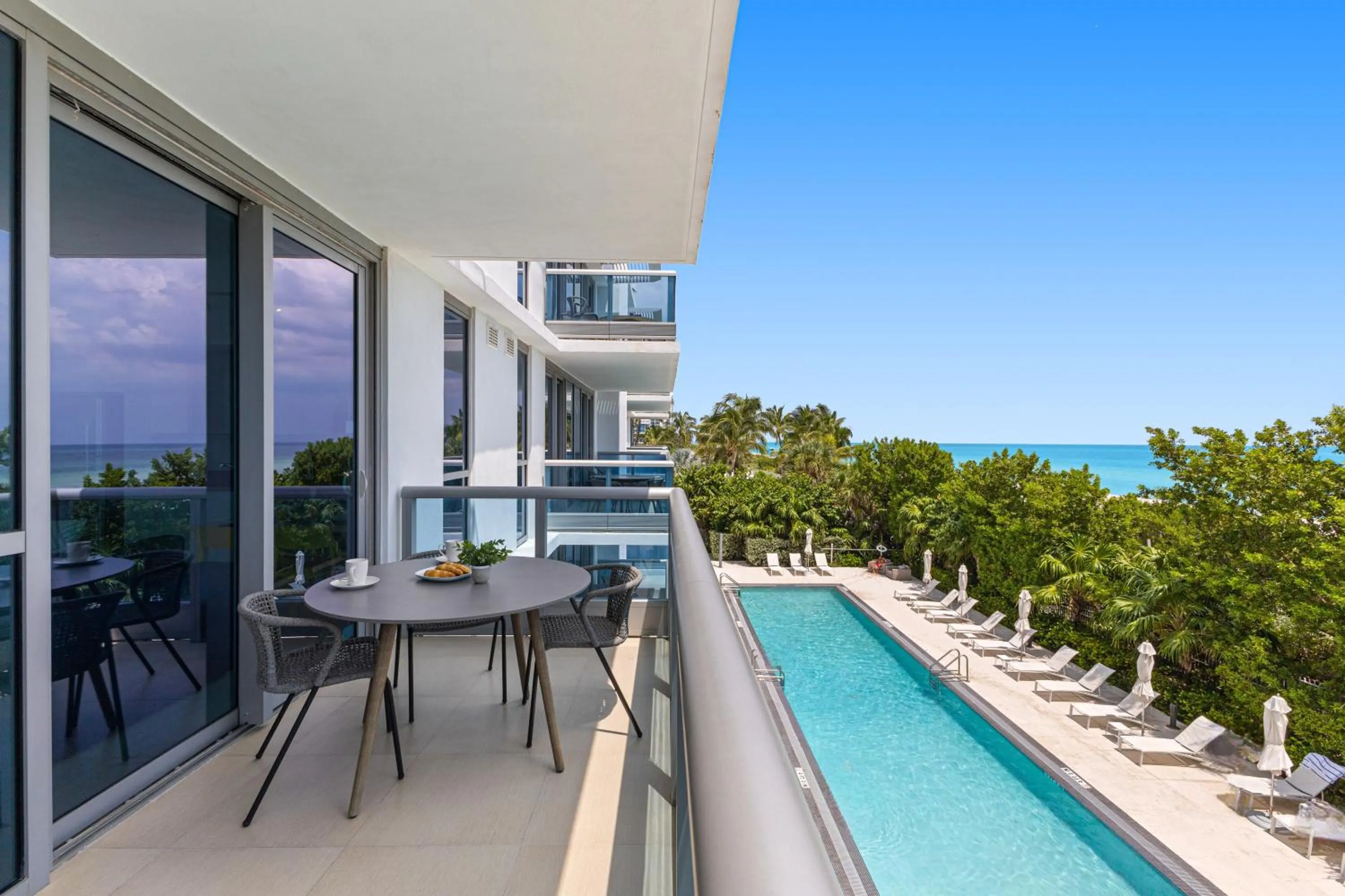 Balcony/Terrace in Dharma Home Suites Miami Beach at Monte Carlo