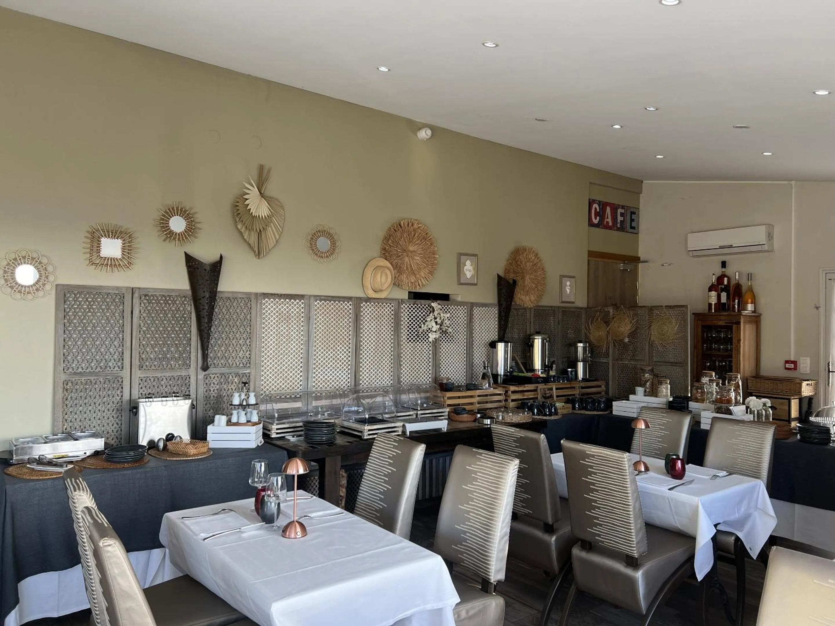 Restaurant/places to eat in Hôtel Le Niobel