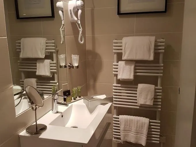 Bathroom in Hôtel Le Niobel