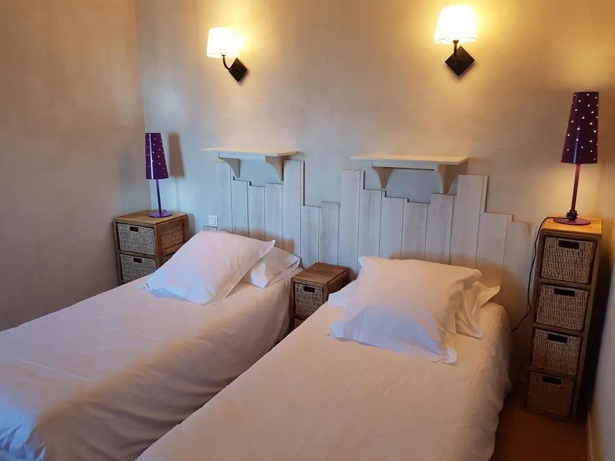 Bedroom, Bed in Hôtel Le Niobel