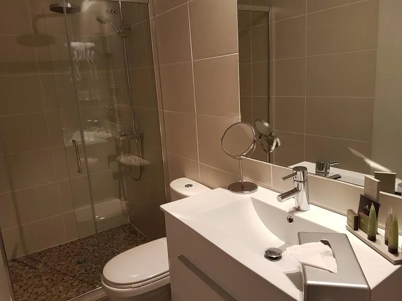 Bathroom in Hôtel Le Niobel