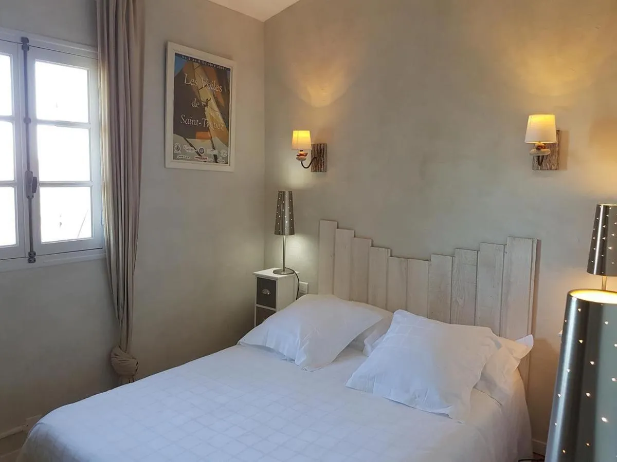 Bedroom, Bed in Hôtel Le Niobel