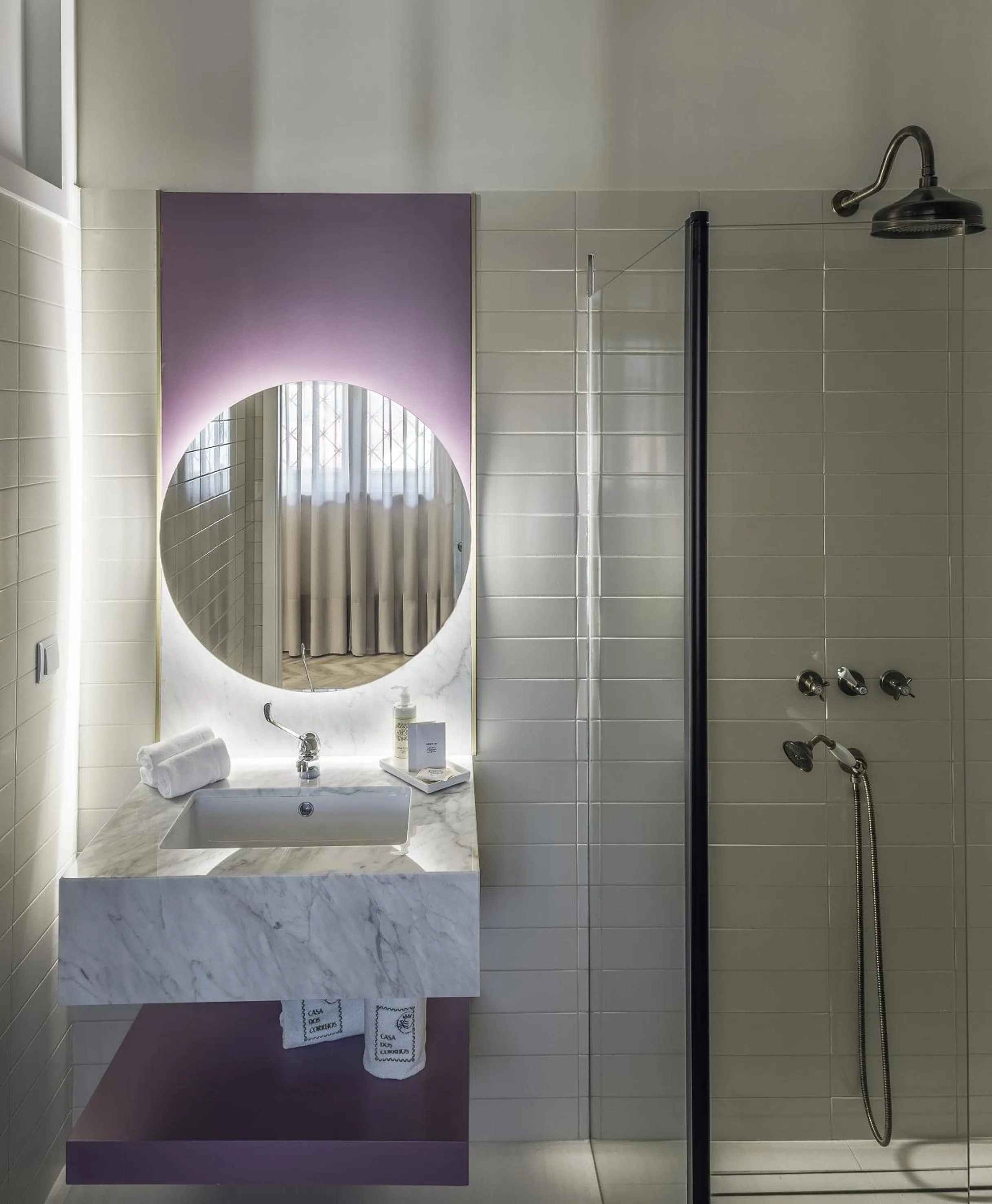 Shower in Casa dos Correios