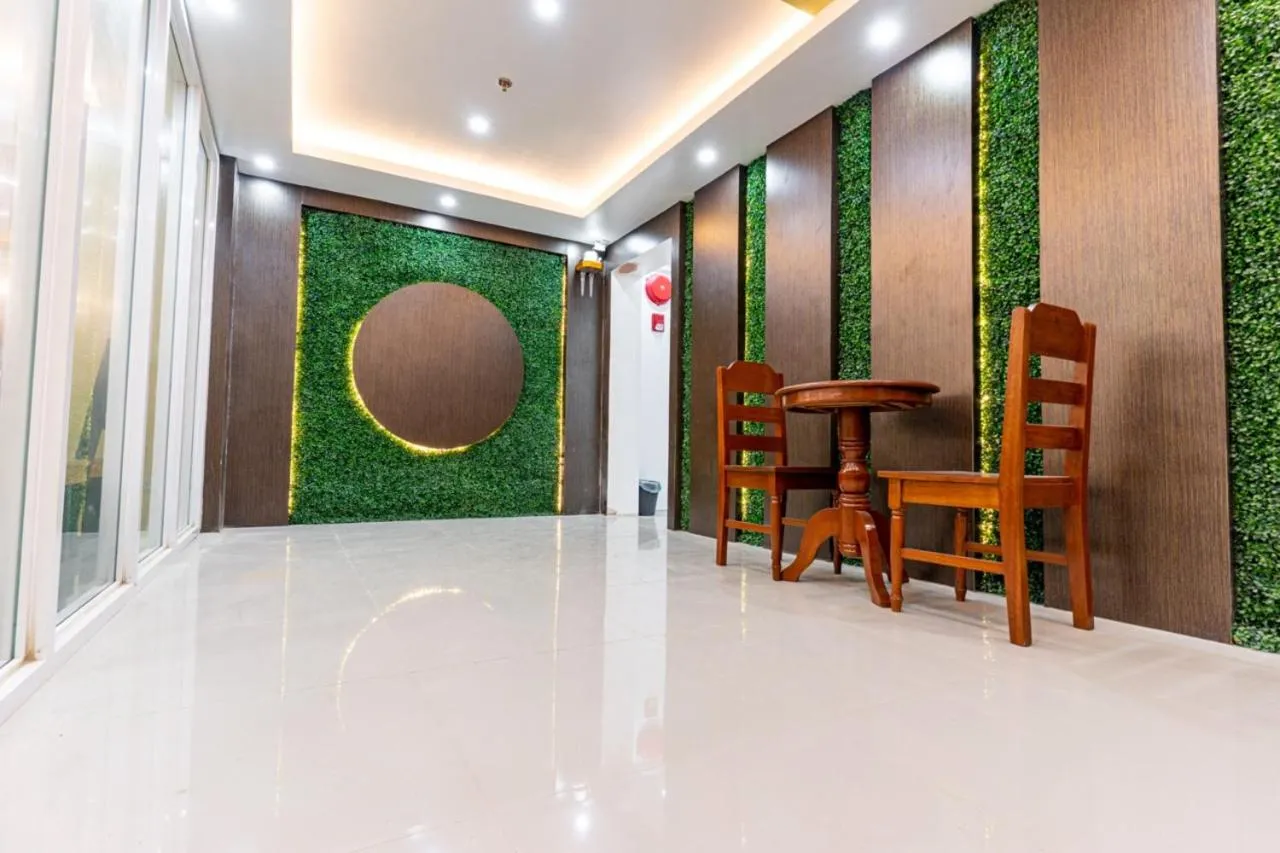 Lounge or bar in Grand Mercy Hotel