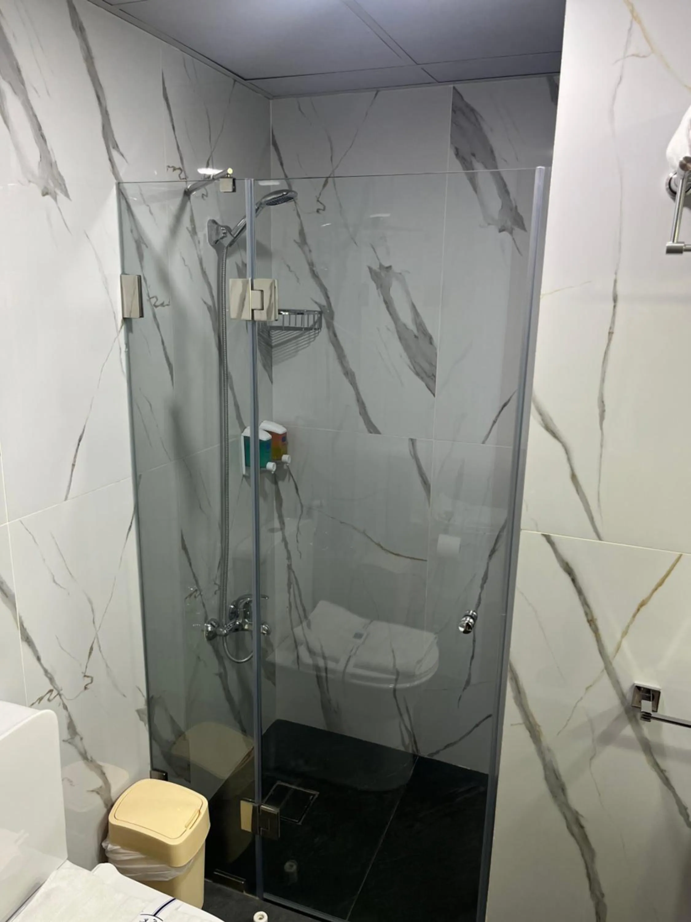 Shower in El Sheikh Suites Hotel