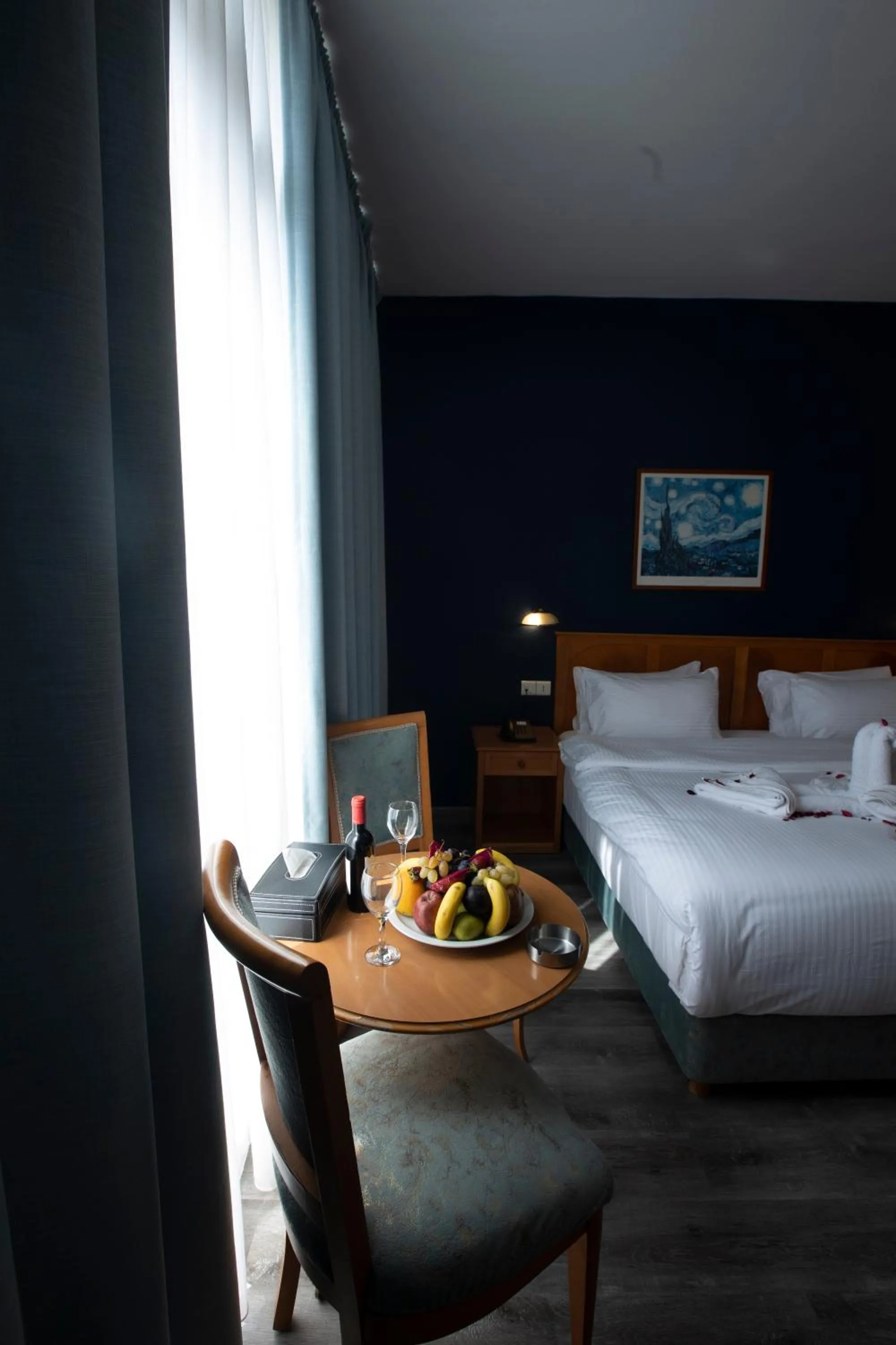 room service, Bed in El Sheikh Suites Hotel