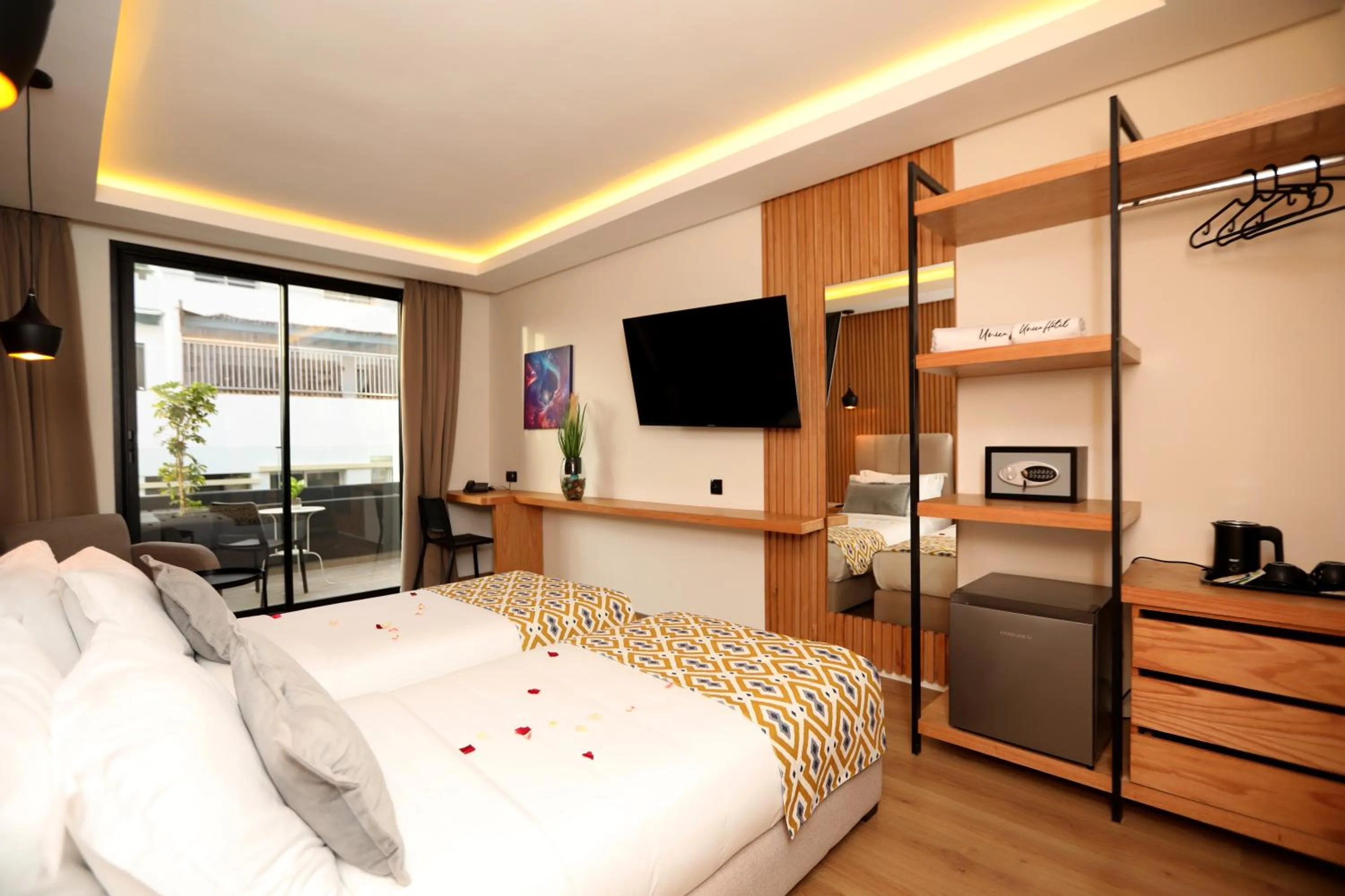 Communal lounge/ TV room, Bed in Unico Hotel & Spa Casablanca