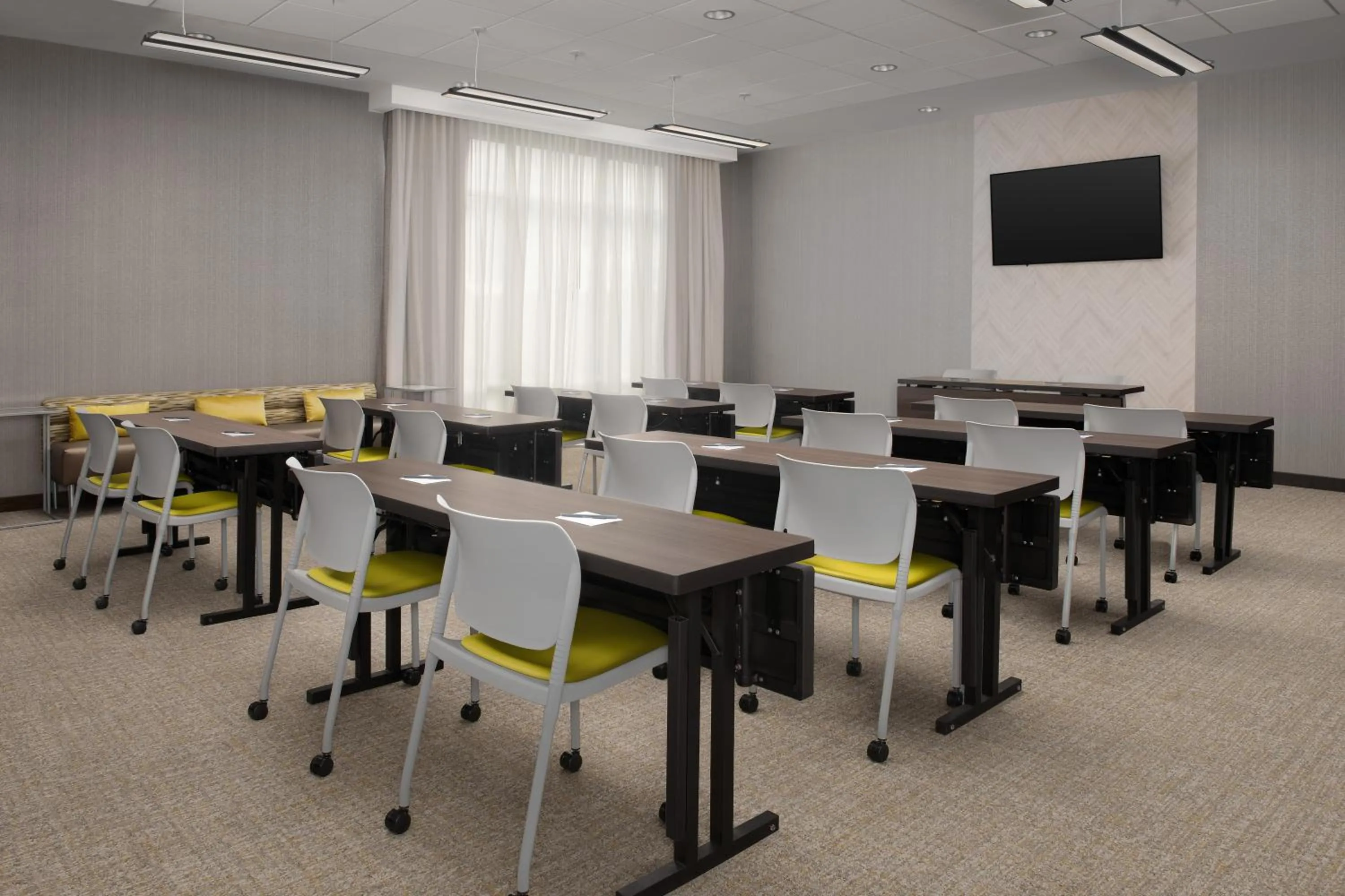 Meeting/conference room in SpringHill Suites by Marriott Fayetteville I-95