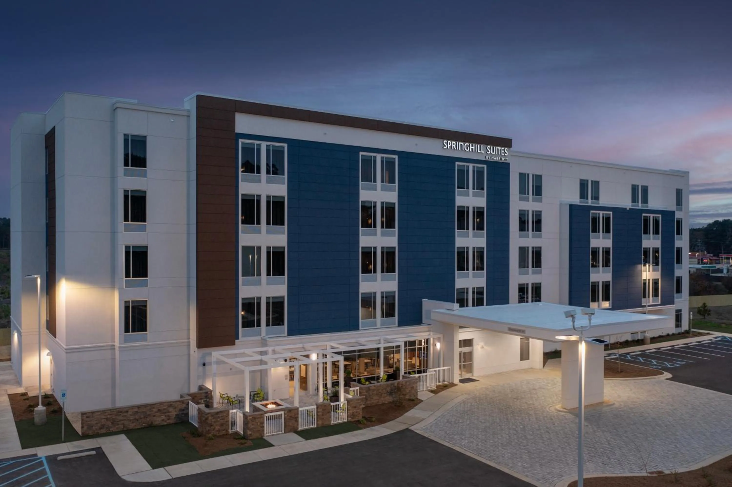 Property building in SpringHill Suites by Marriott Fayetteville I-95