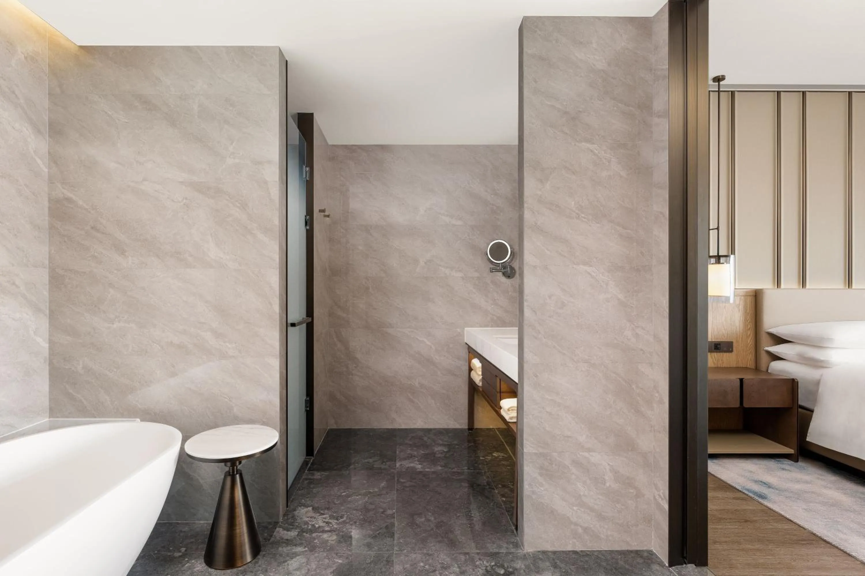 Bathroom, Bed in Shaoxing Marriott Hotel Shangyu