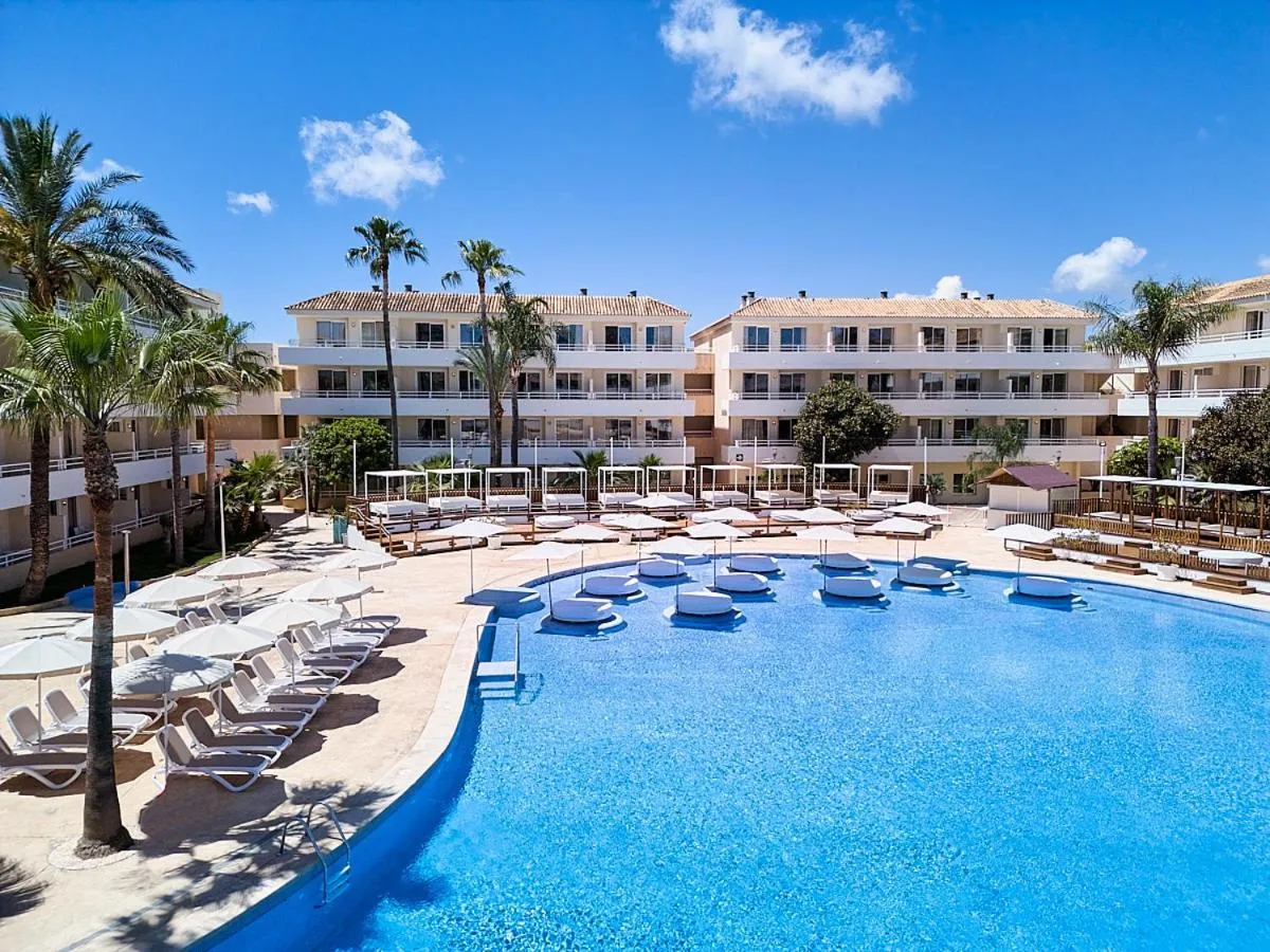 Swimming pool in FERGUS Club Mallorca Waterpark