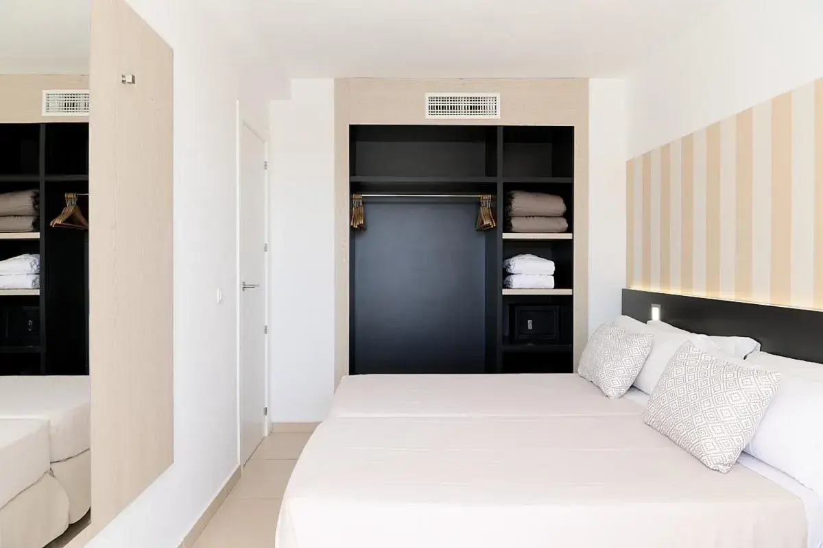 Suite with Pool View - Magnus in FERGUS Club Mallorca Waterpark Suite with Pool View - Magnus in FERGUS Club Mallorca Waterpark