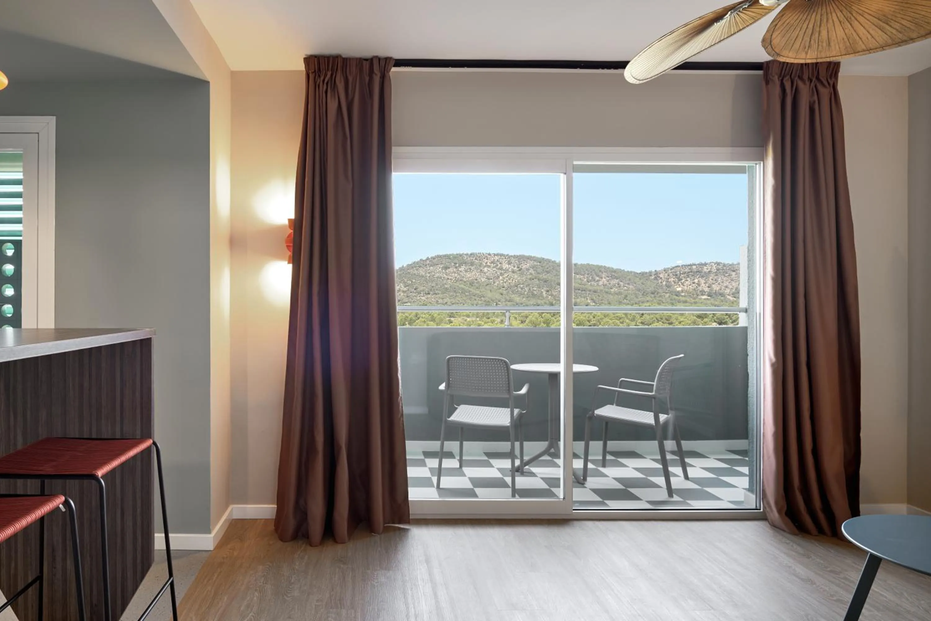 Living room in tent Mojito Suites