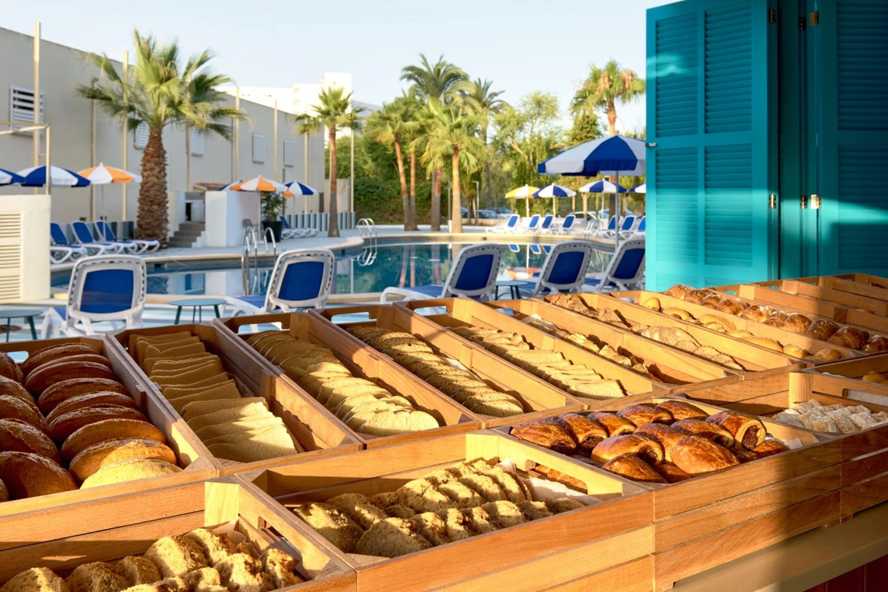 Breakfast in tent Mojito Suites