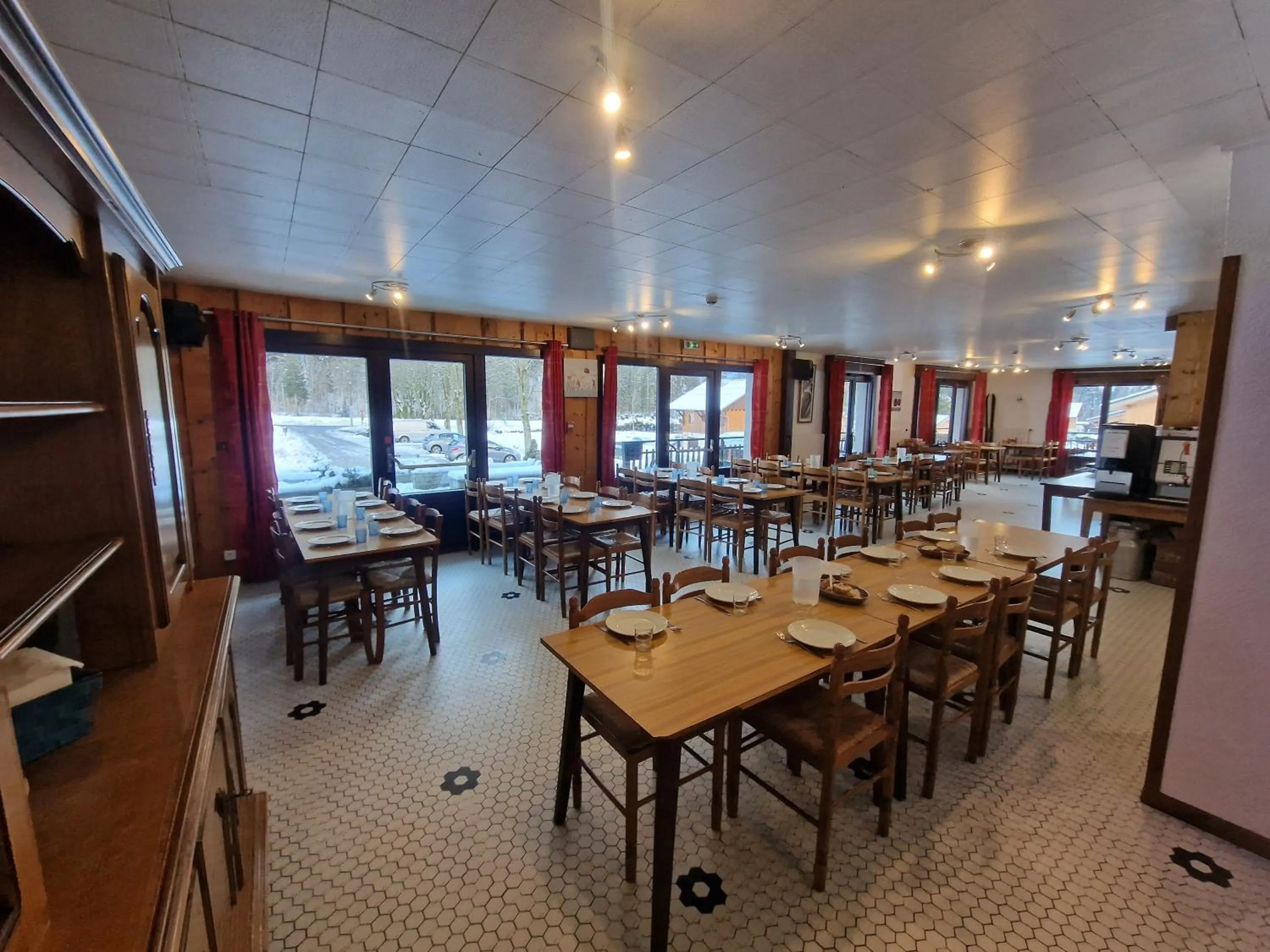 Restaurant/places to eat in Hotel et centre de vacances Le Choucas