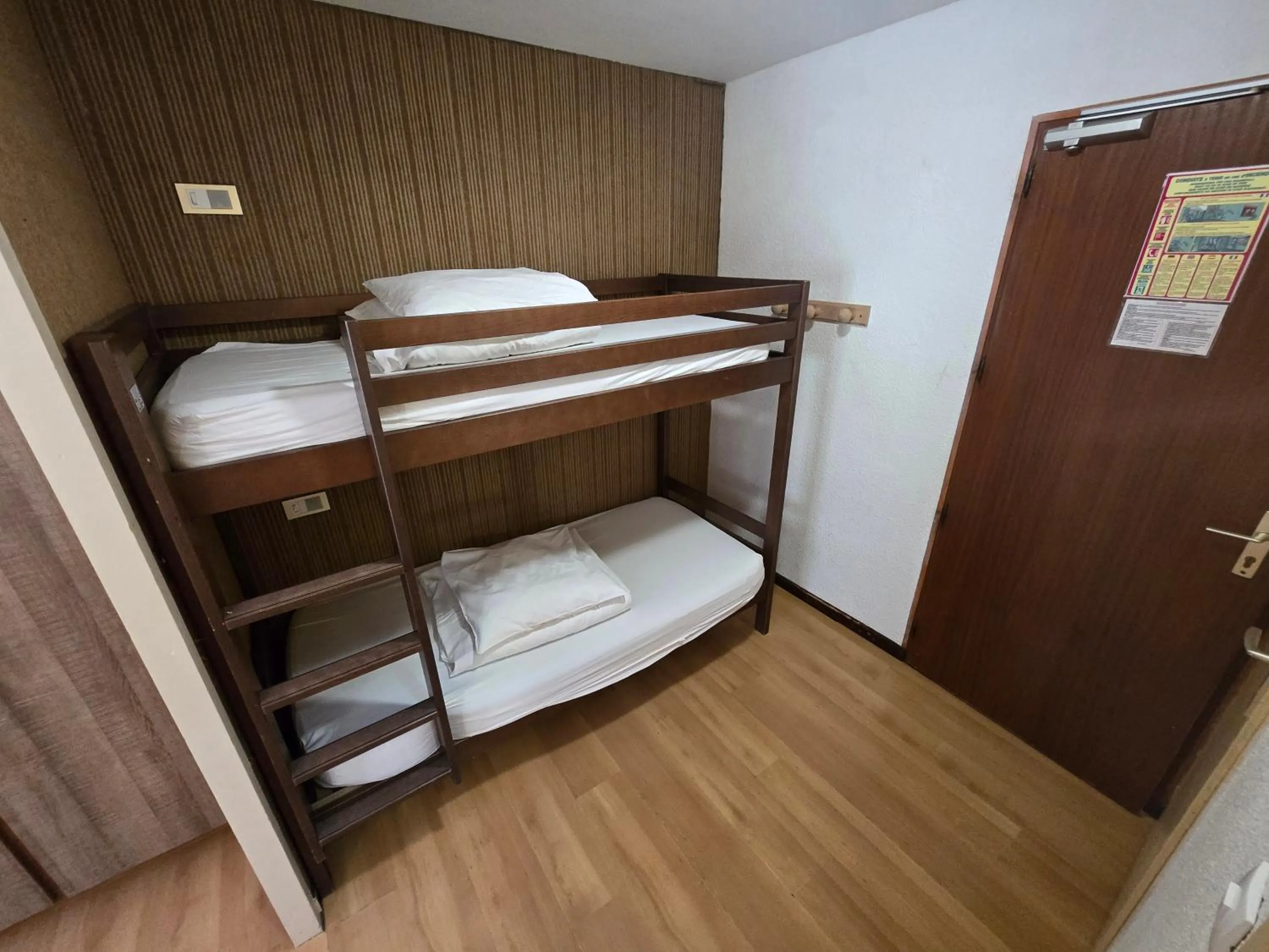 Bedroom, Bed in Hotel et centre de vacances Le Choucas