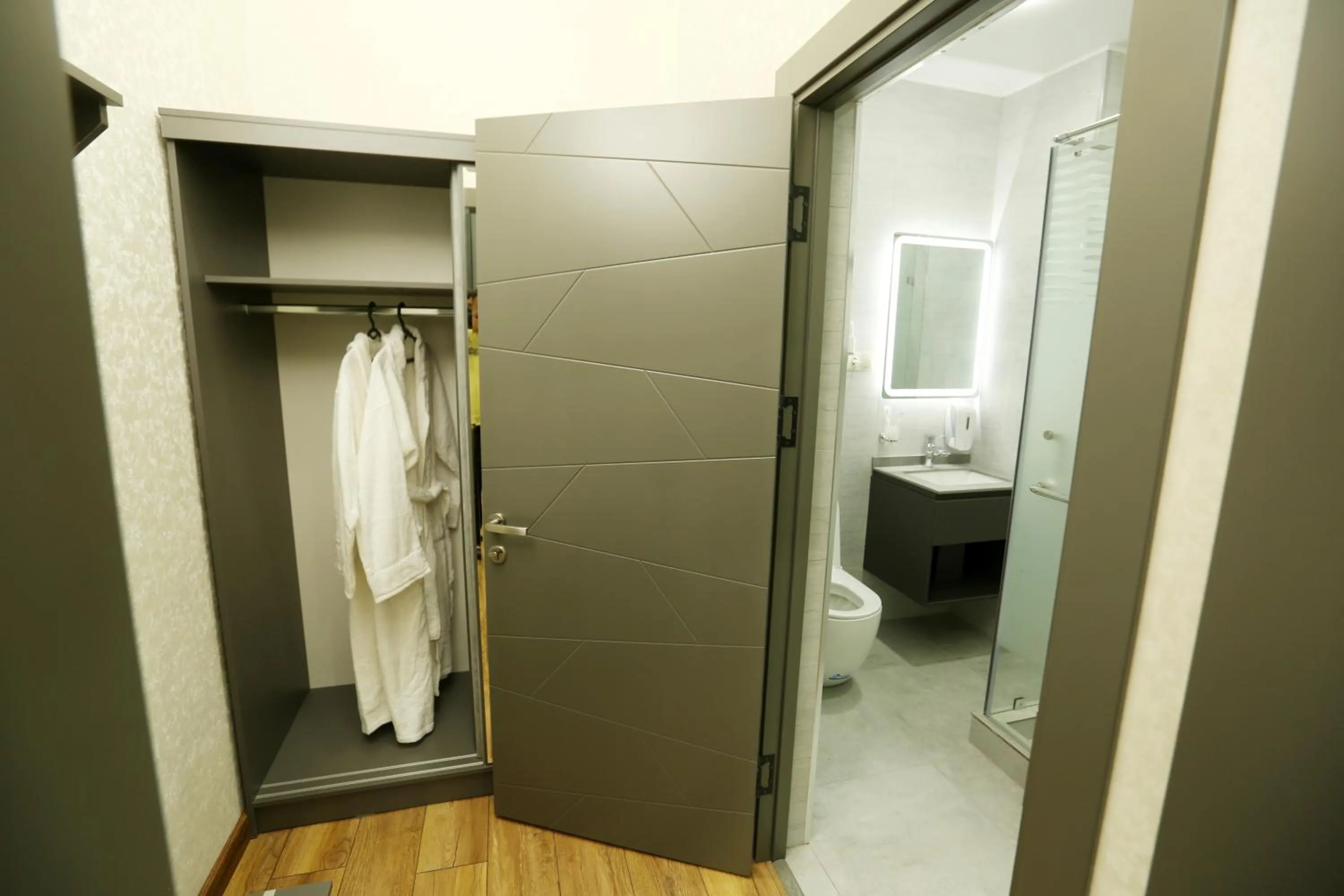 Shower in Parklane Hotel