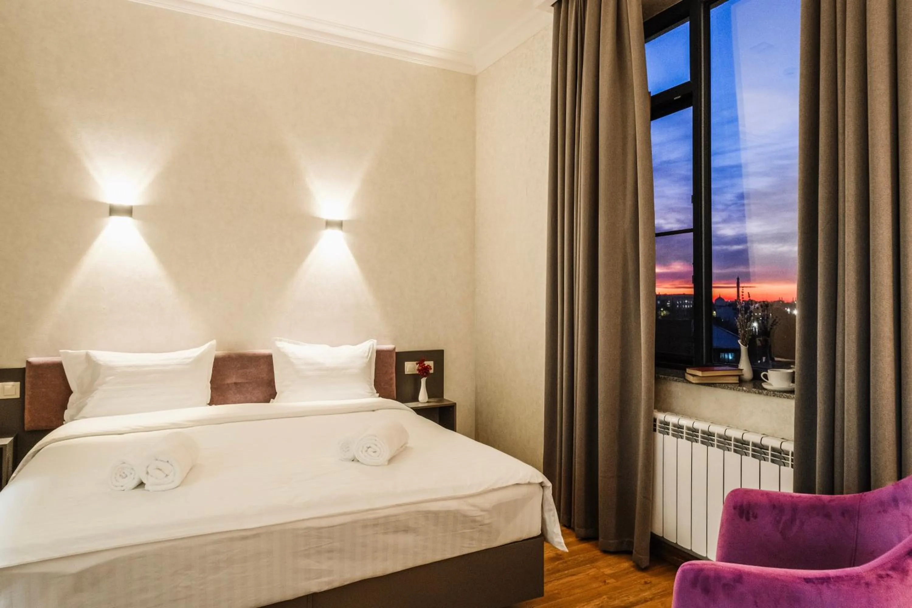 Bed in Parklane Hotel