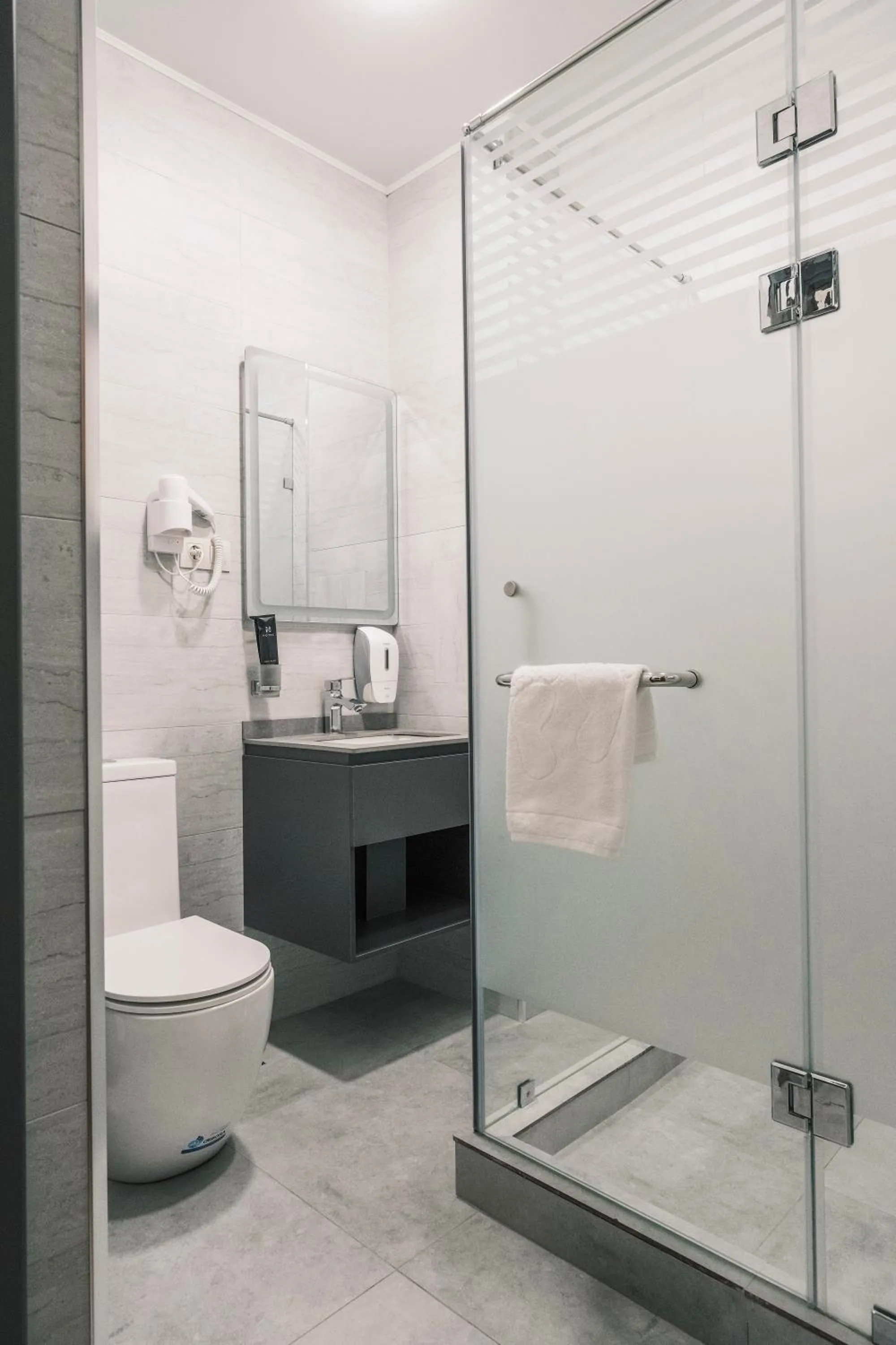 Shower in Parklane Hotel