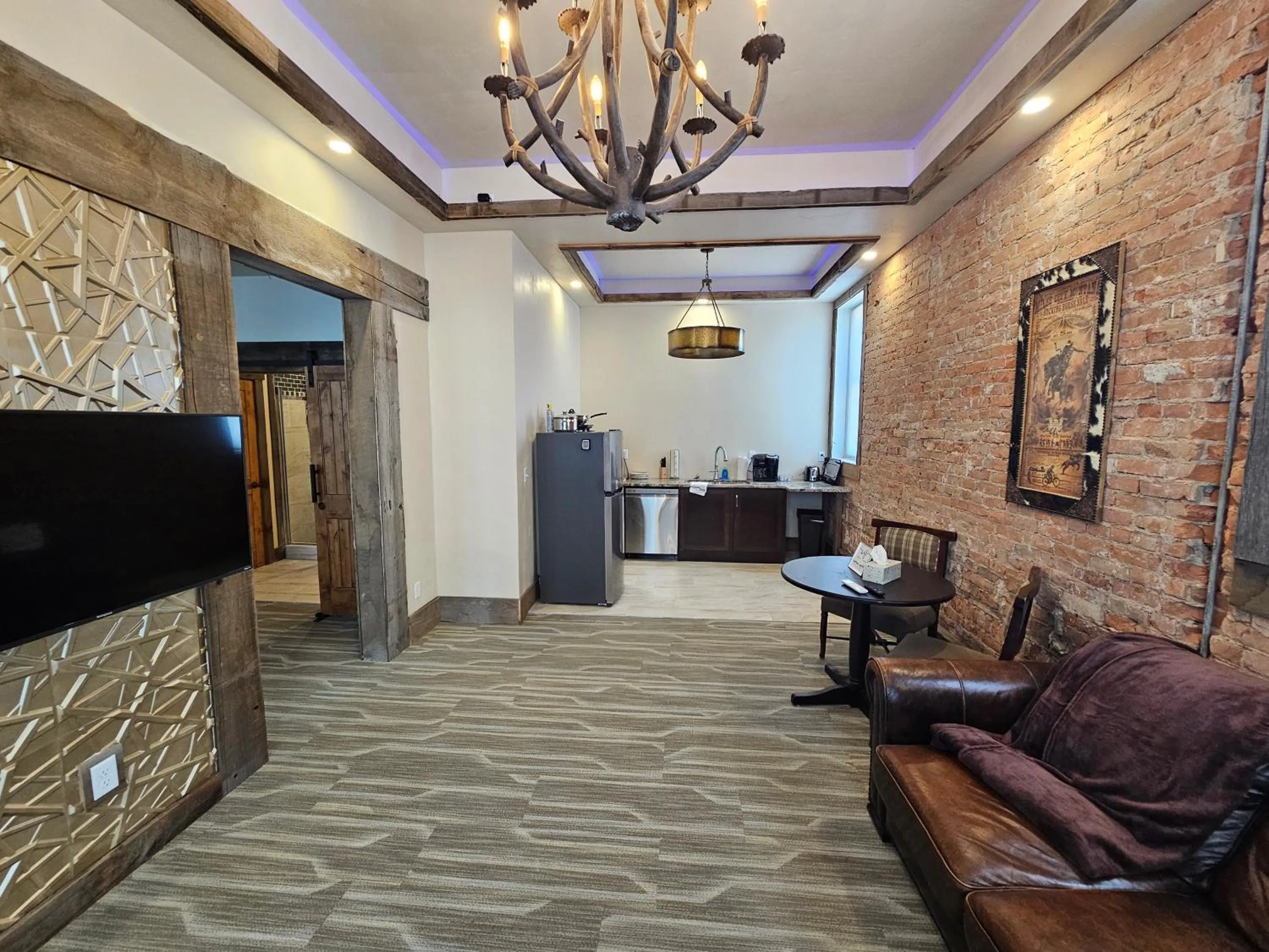 TV and multimedia in Eaglescape Suites and Event Center