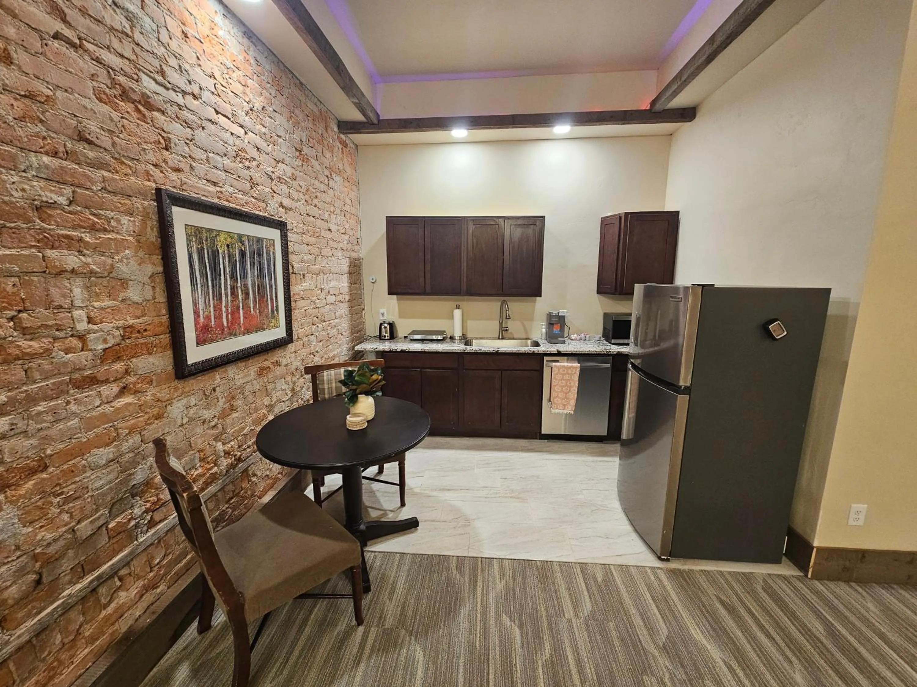 Kitchen or kitchenette in Eaglescape Suites and Event Center