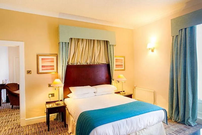 Bed in Old Swan Hotel