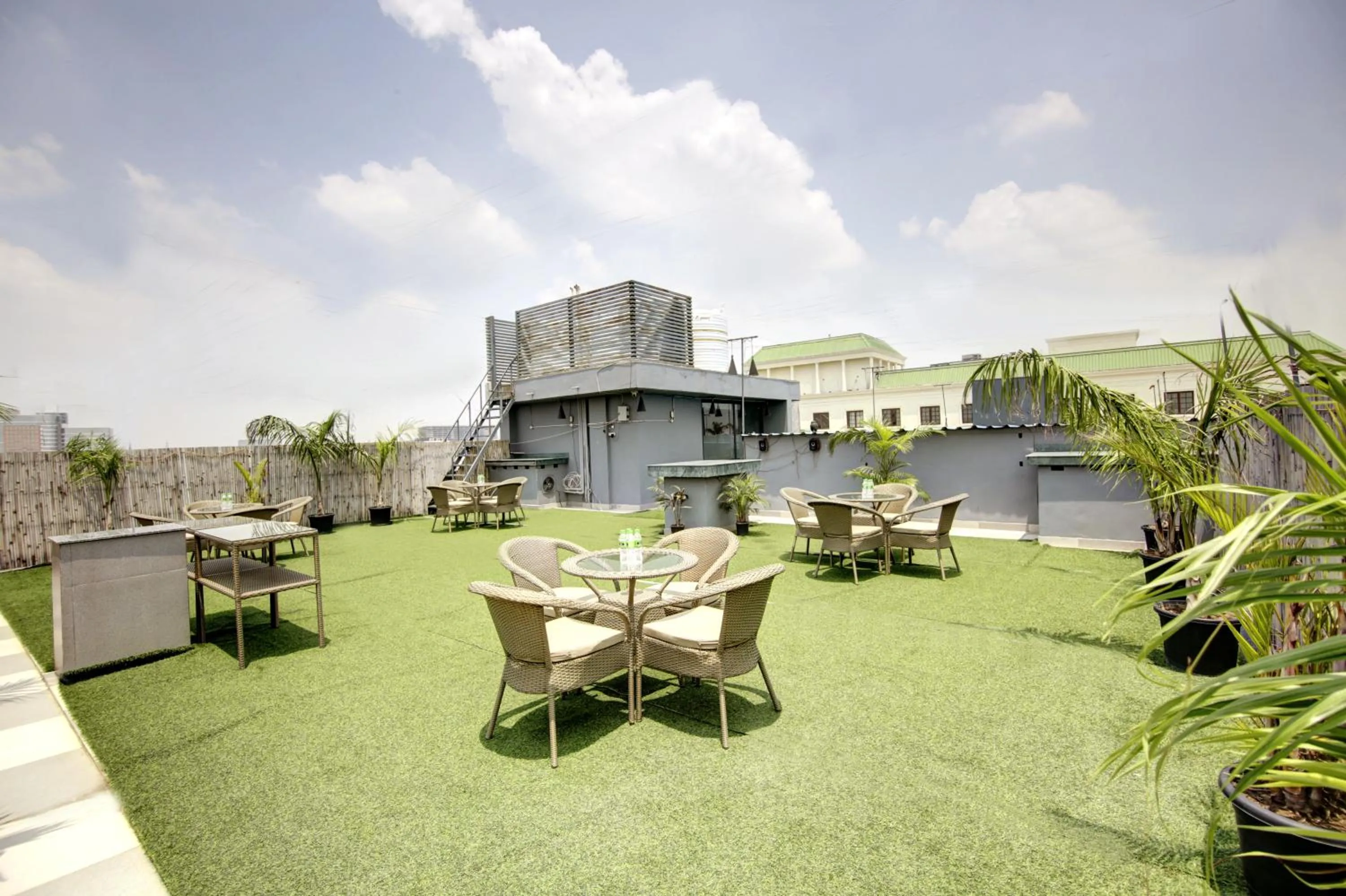 Spring in Saltstayz Premier - Cyber Hub