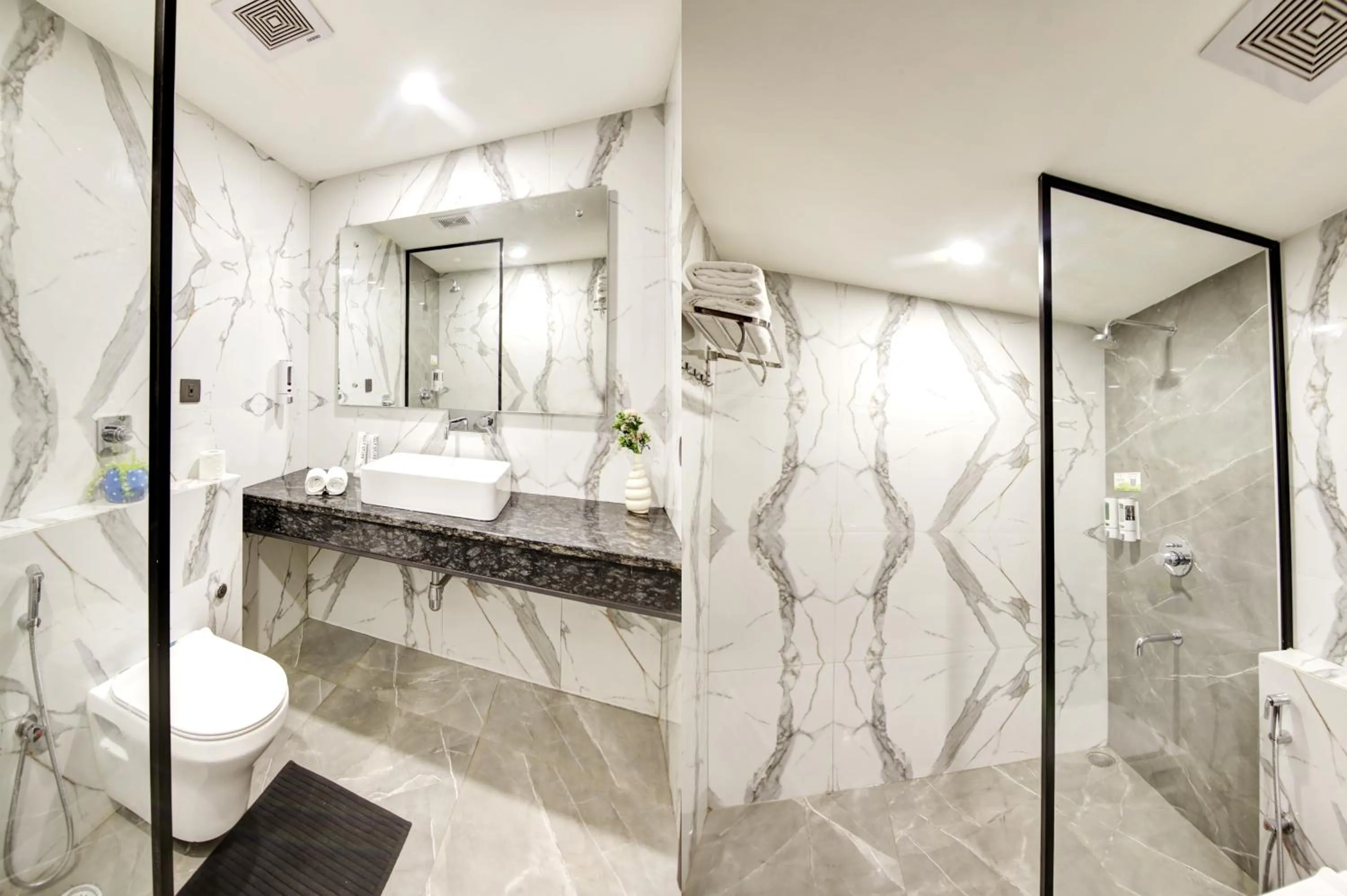 Shower in Saltstayz Premier - Cyber Hub