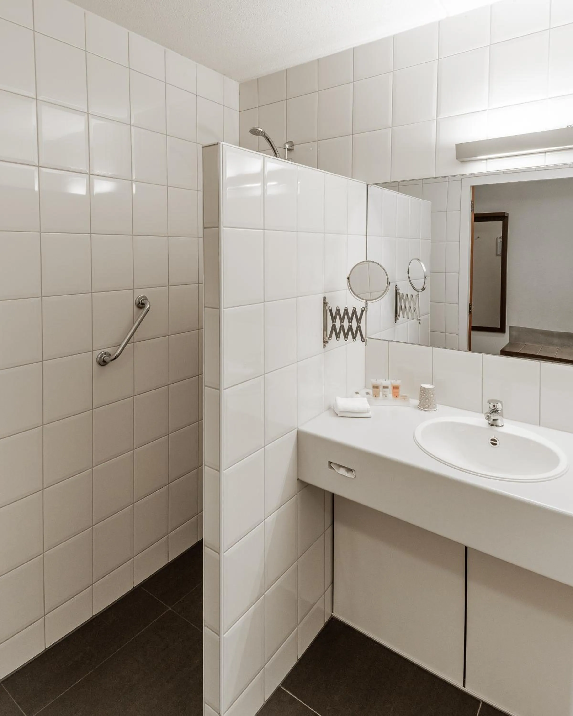 Shower in Hampshire Hotel - Avenarius