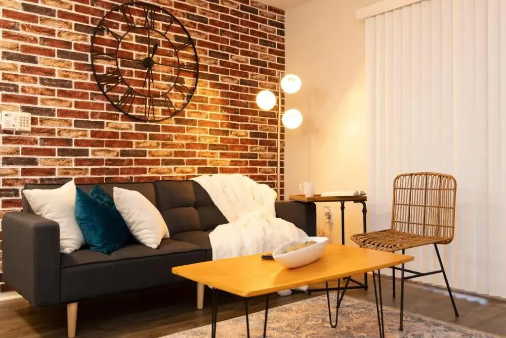 One-Bedroom Apartment in Rustic Luxe Loft , A King Bed Hideout with Edge One-Bedroom Apartment in Rustic Luxe Loft , A King Bed Hideout with Edge