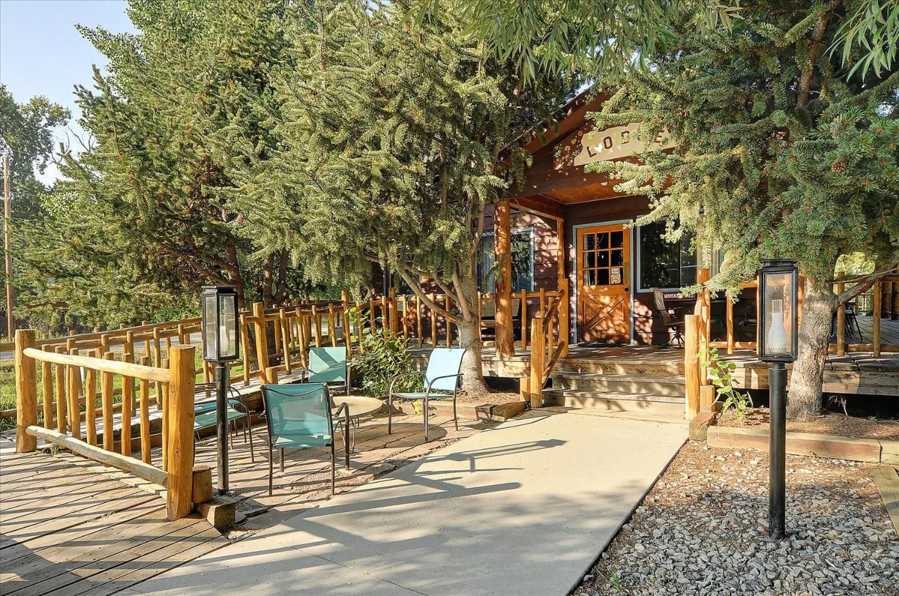 Property building in Vista Court Cabins & Lodge