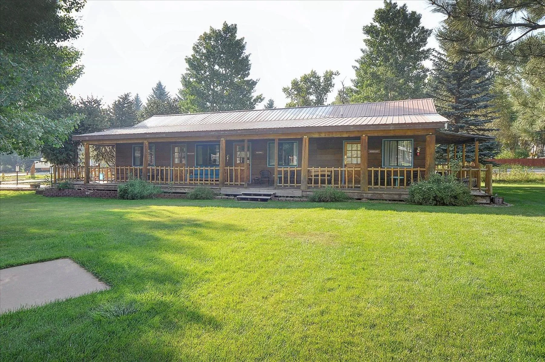 Property building in Vista Court Cabins & Lodge