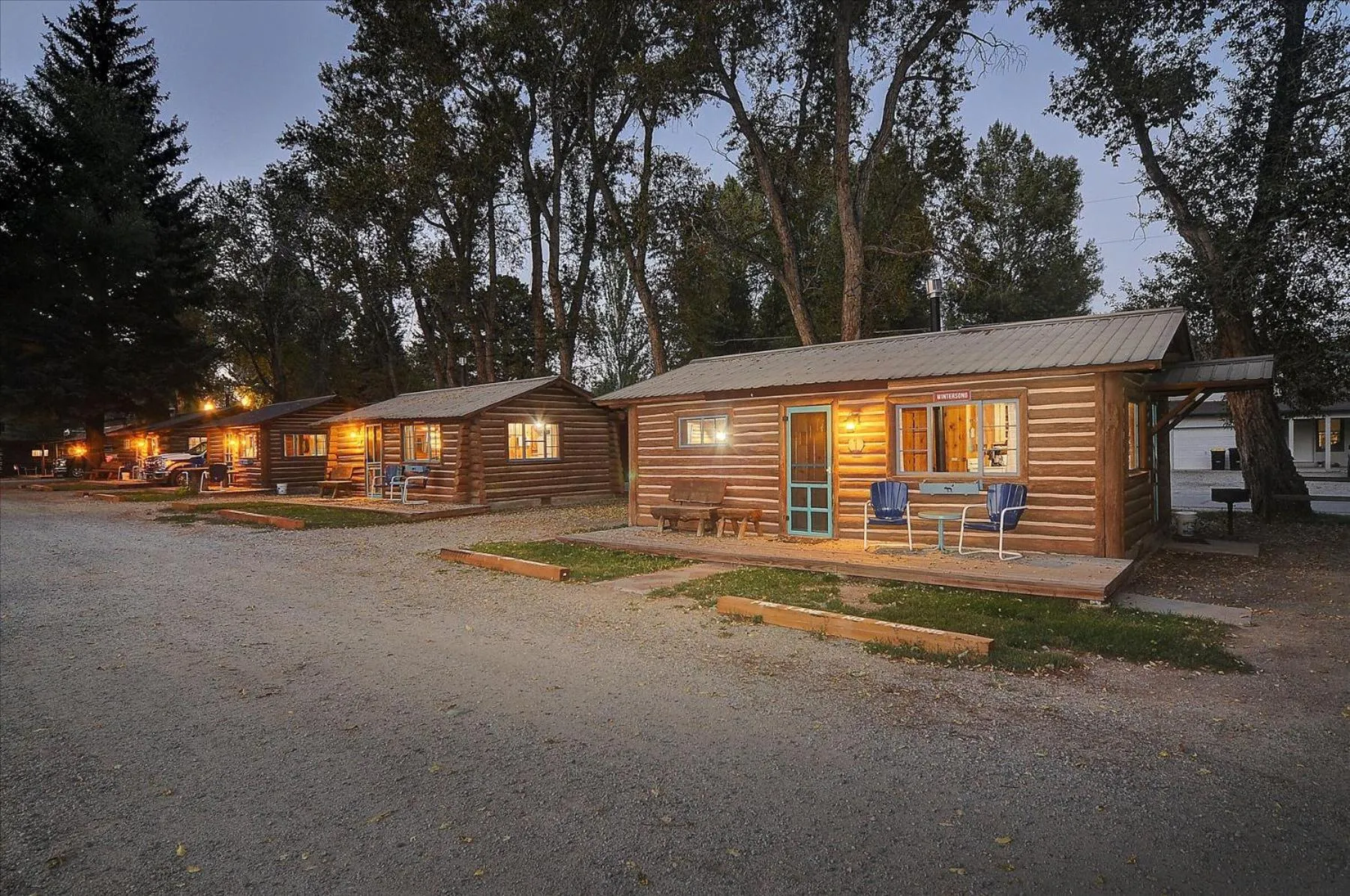 Property building in Vista Court Cabins & Lodge