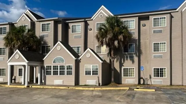 Property building in Studio 6 Suites Breaux Bridge, LA