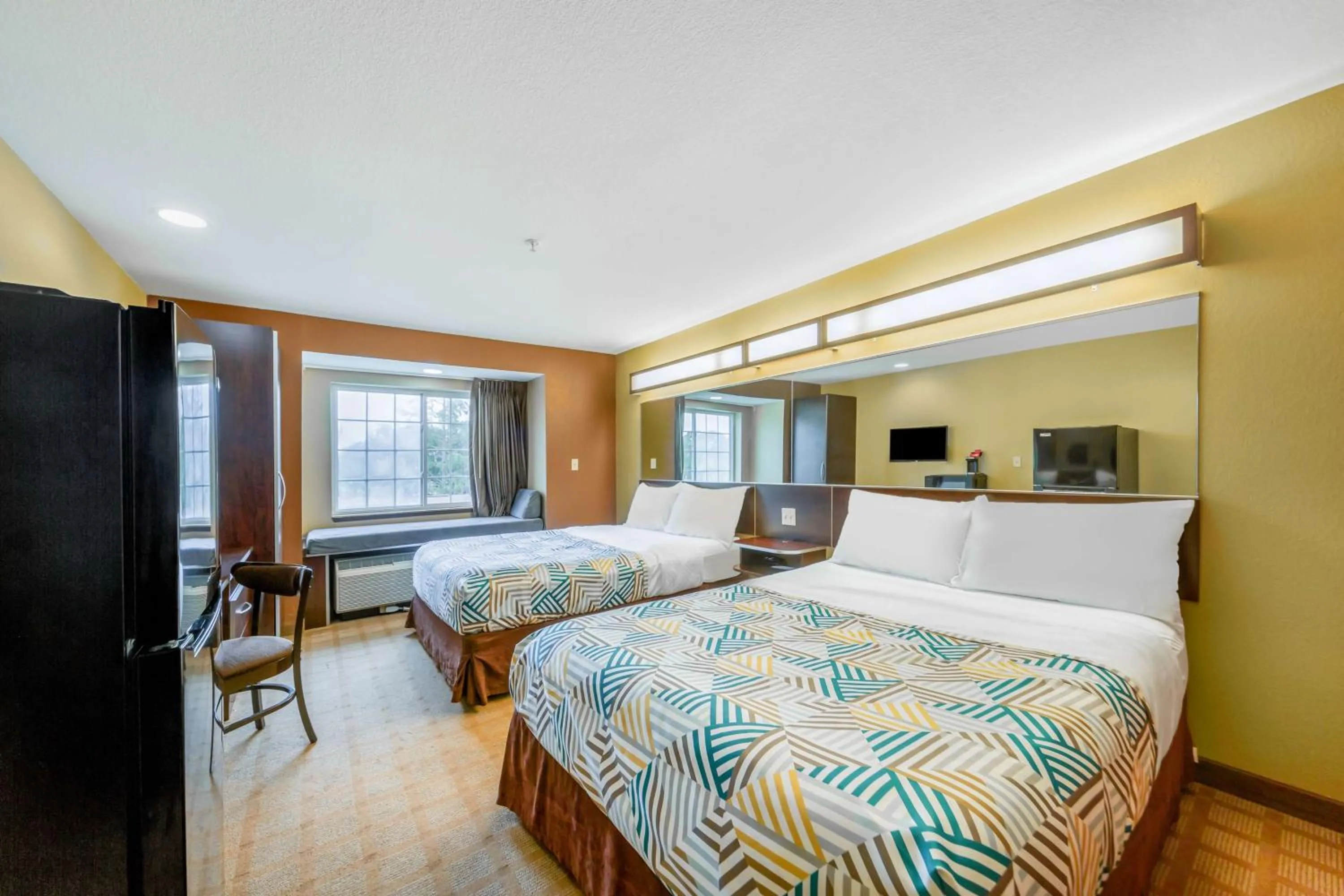 Photo of the whole room, Bed in Studio 6 Suites Breaux Bridge, LA