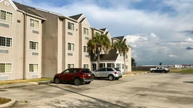 Property building in Studio 6 Suites Breaux Bridge, LA