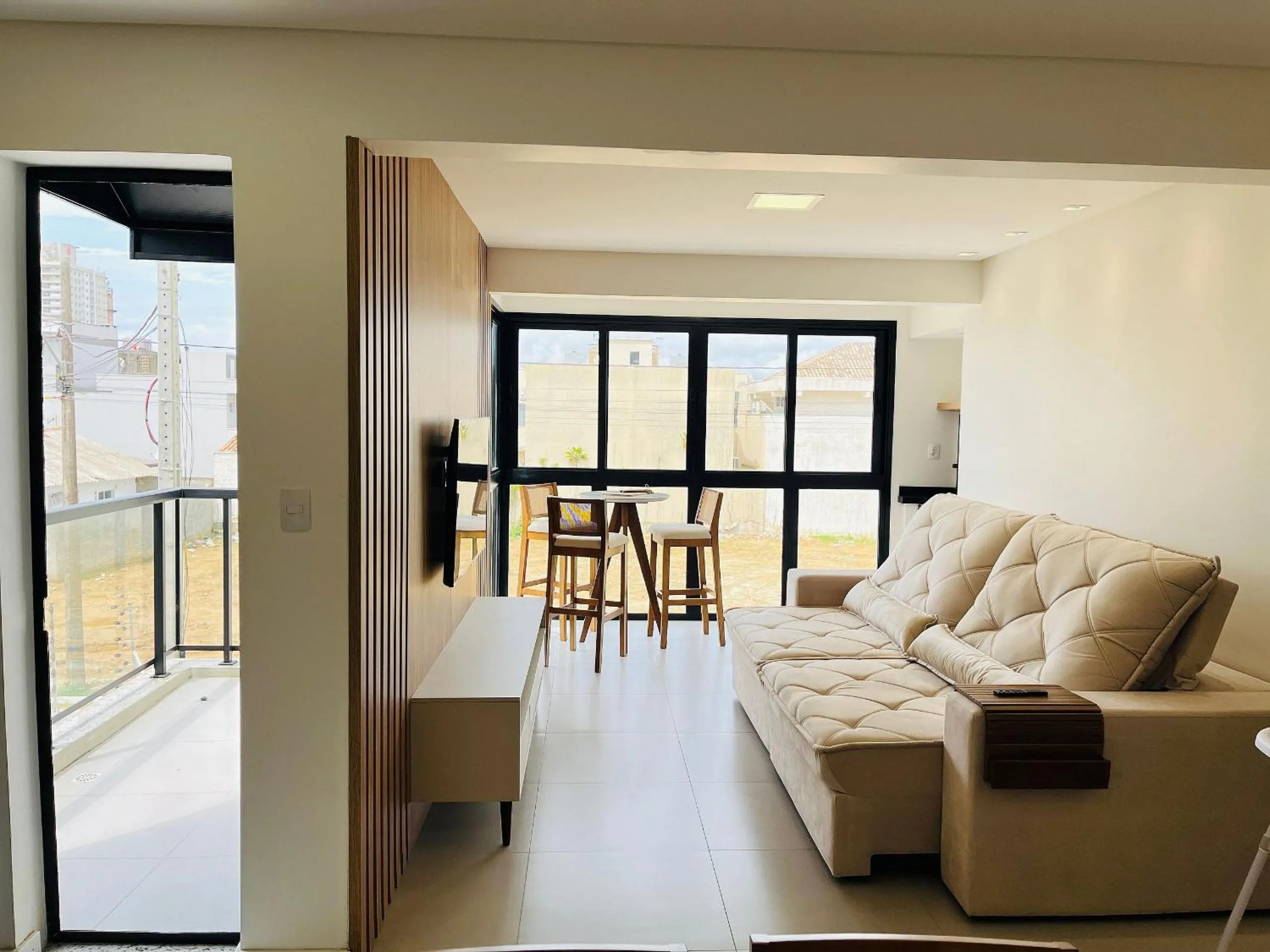 Living room in Incrível apartamento à 200m da praia