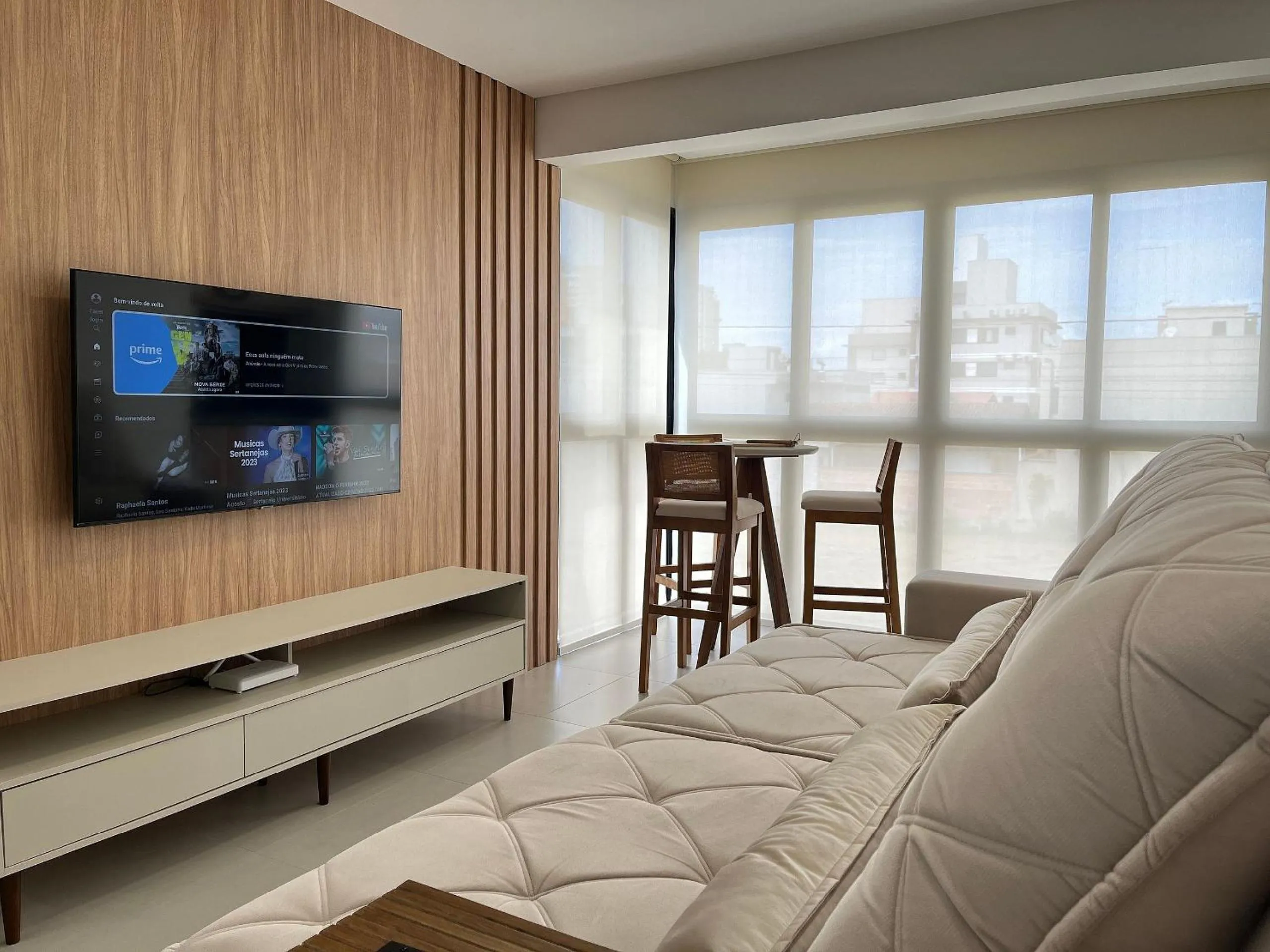 Living room in Incrível apartamento à 200m da praia