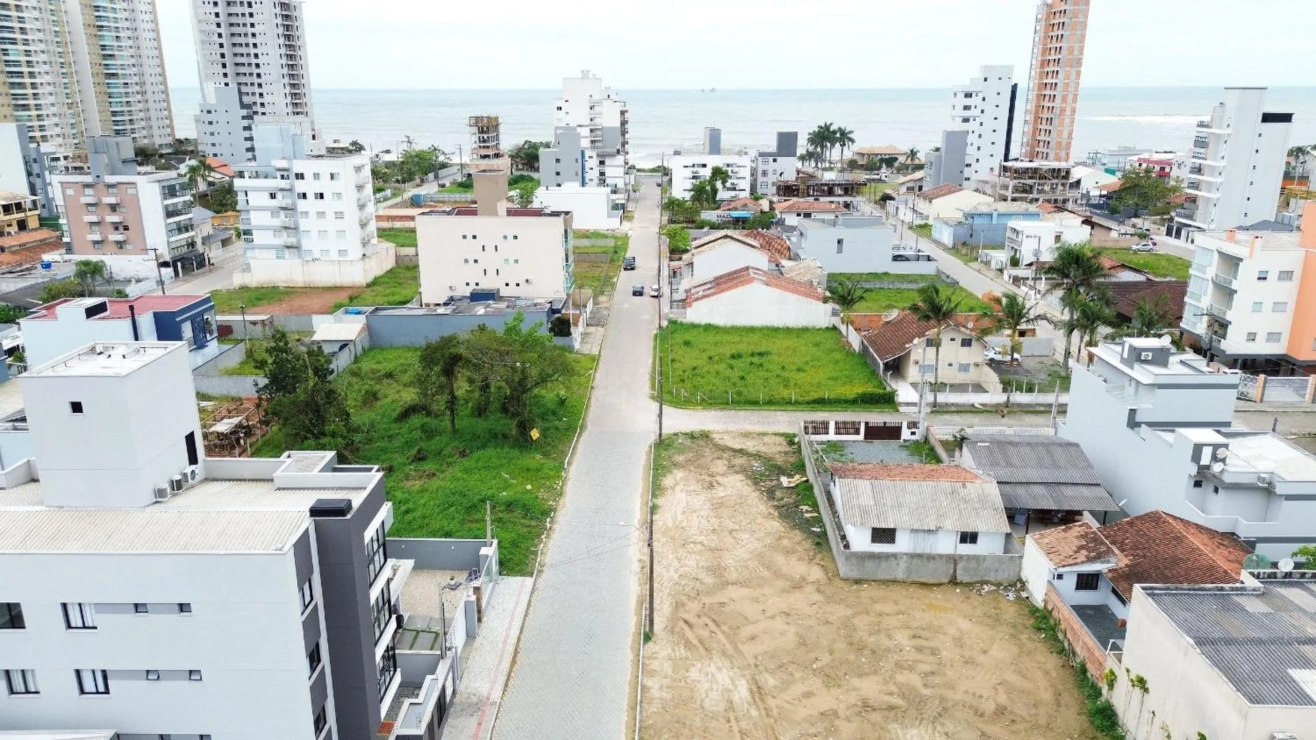 Property building in Incrível apartamento à 200m da praia