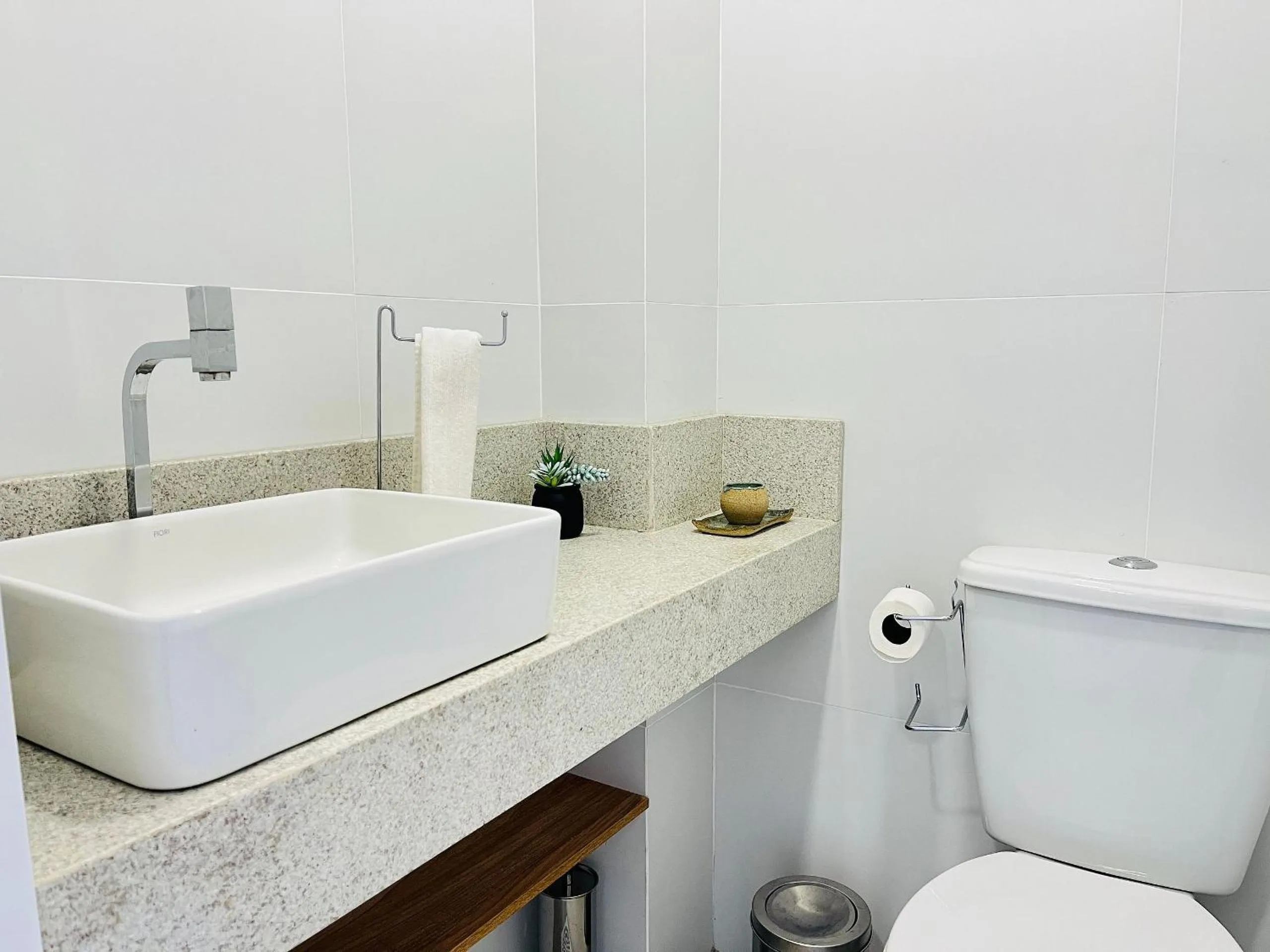 Toilet in Incrível apartamento à 200m da praia