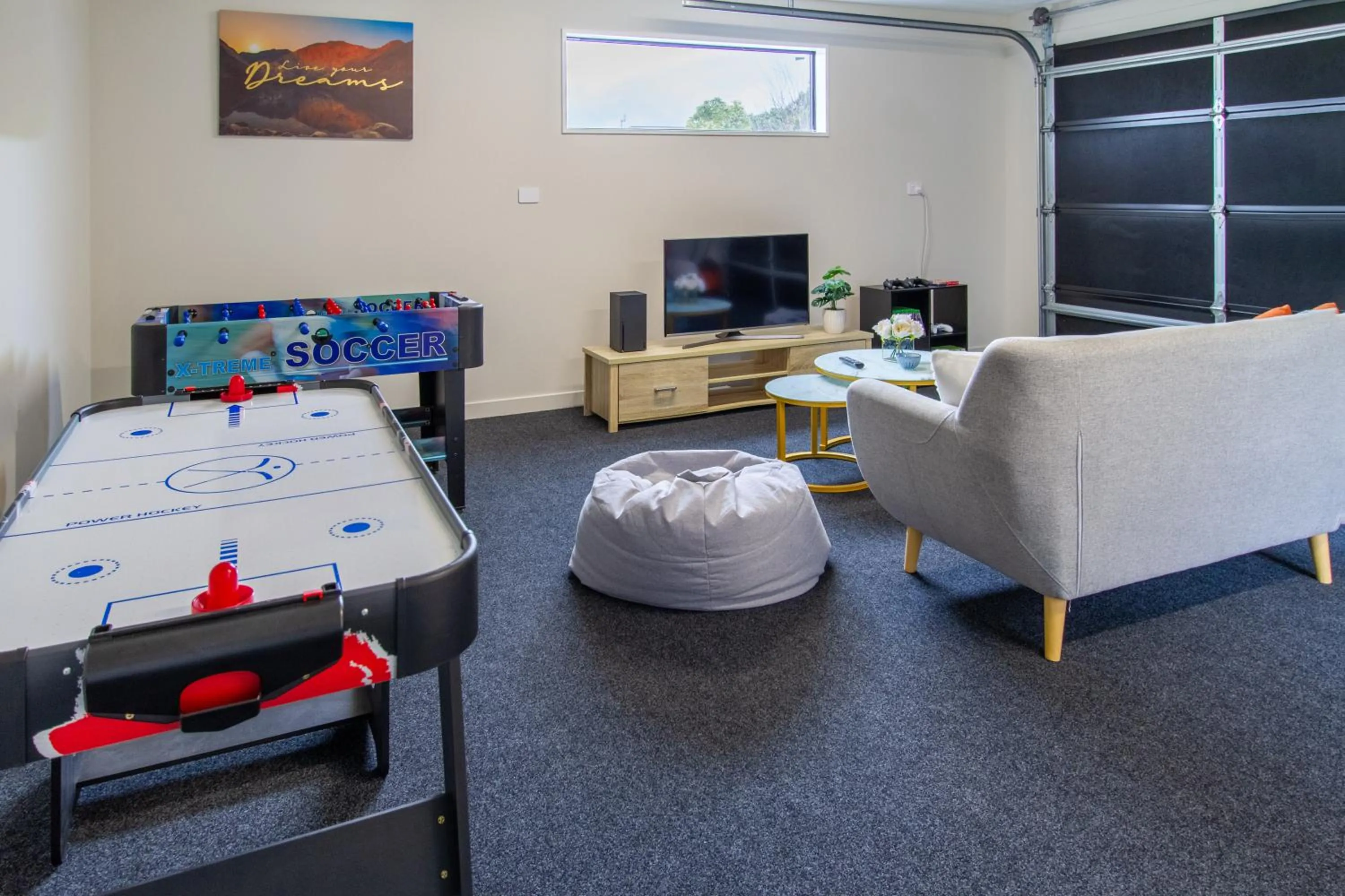 Game Room in 3 Bed 2.5 Bath Riccarton W/Games room