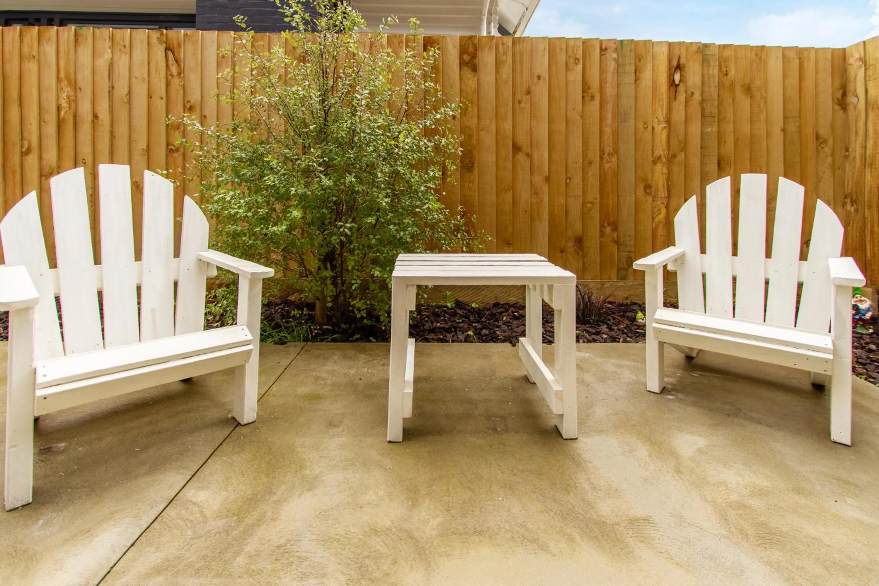 Garden in 3 Bed 2.5 Bath Riccarton W/Games room