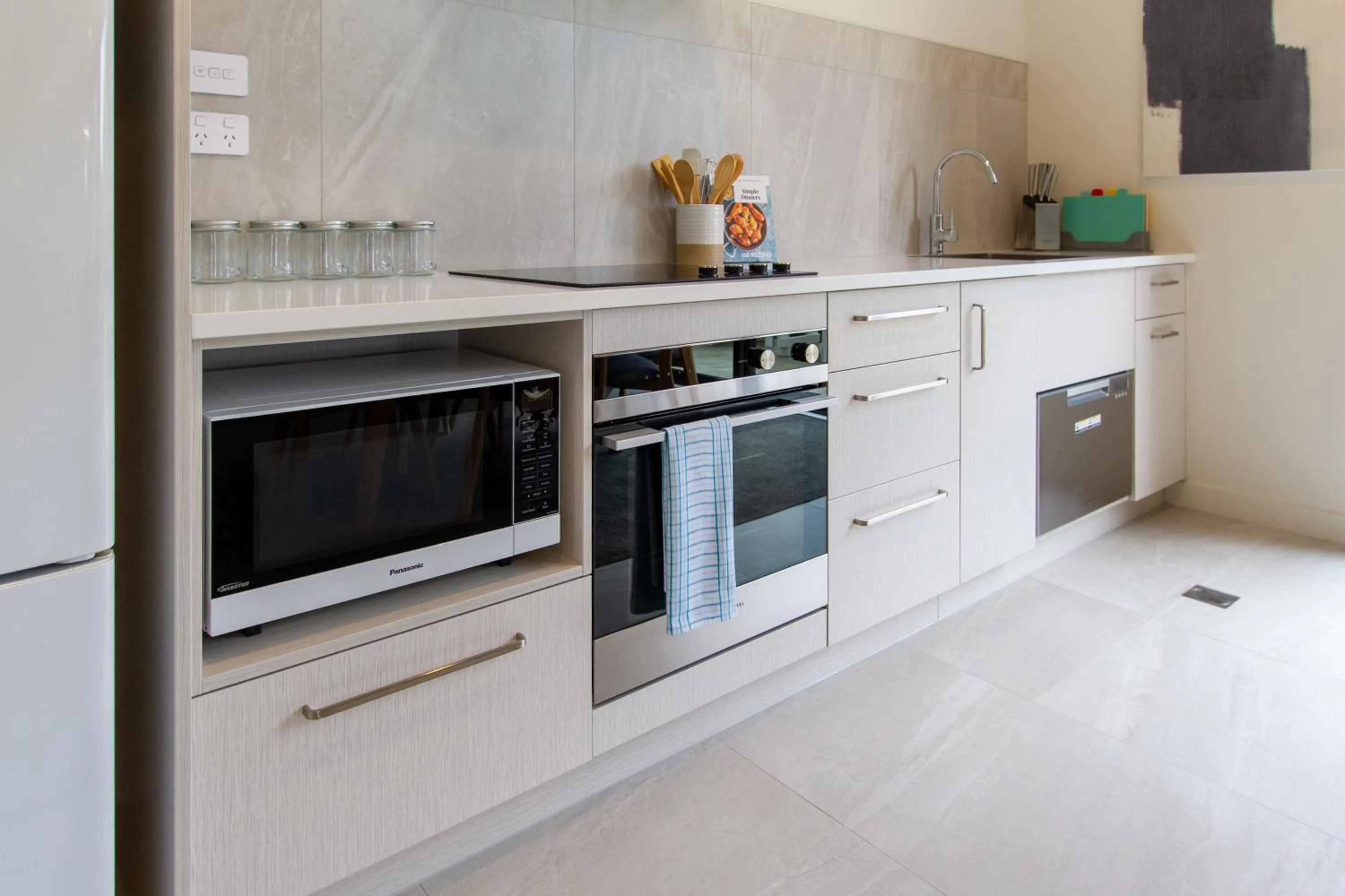Kitchen or kitchenette in 3 Bed 2.5 Bath Riccarton W/Games room