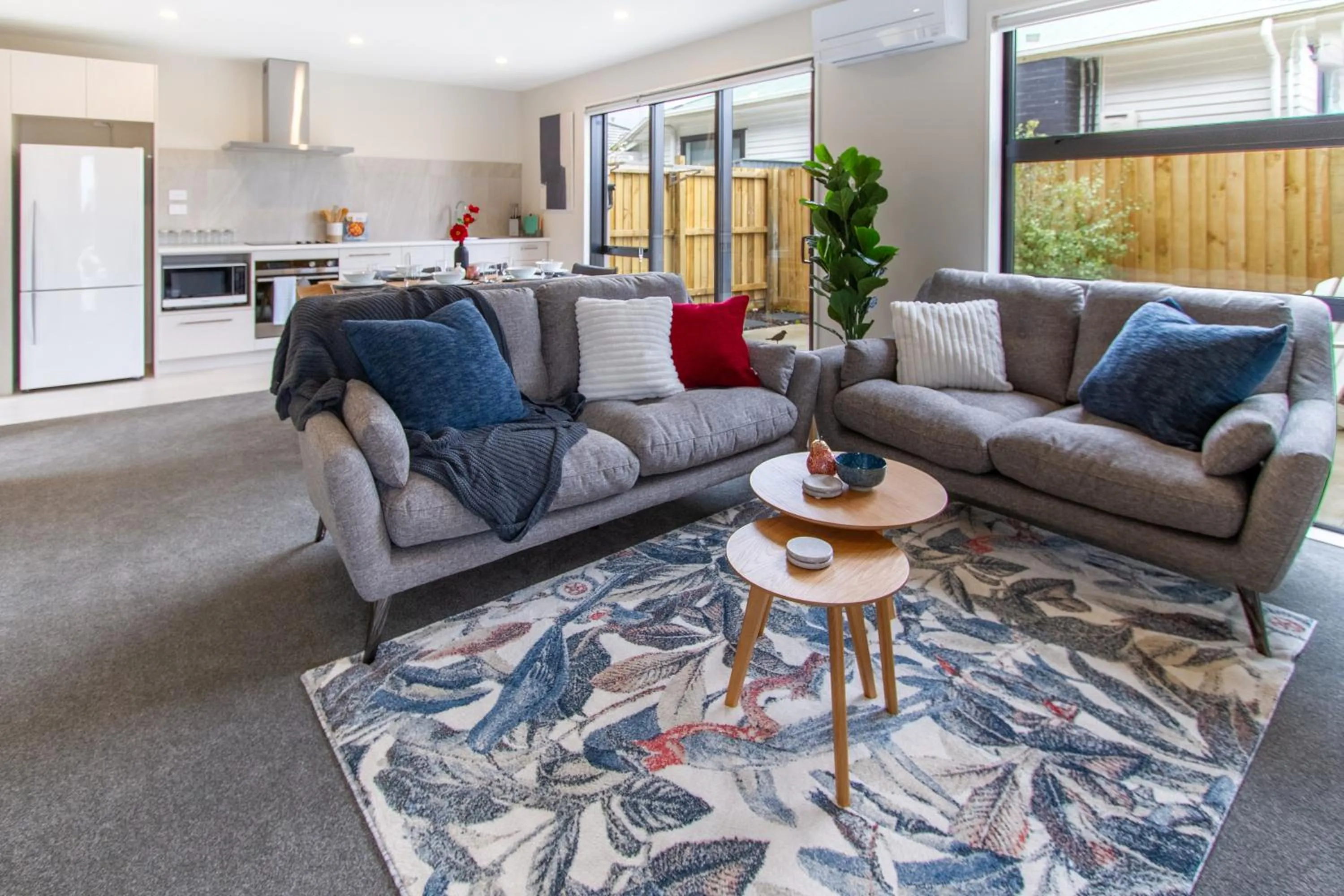 Three-Bedroom Apartment in 3 Bed 2.5 Bath Riccarton W/Games room