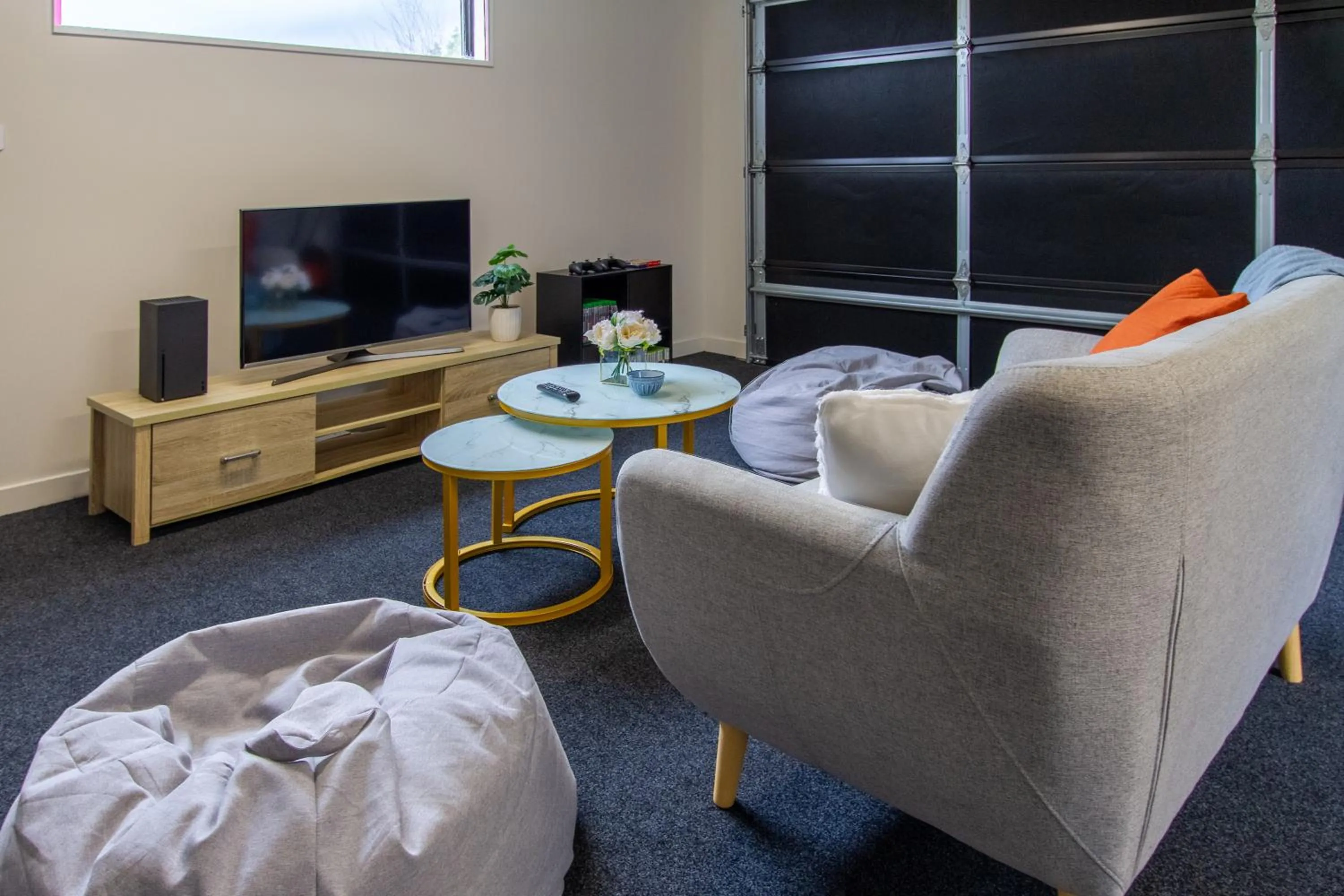 TV and multimedia in 3 Bed 2.5 Bath Riccarton W/Games room