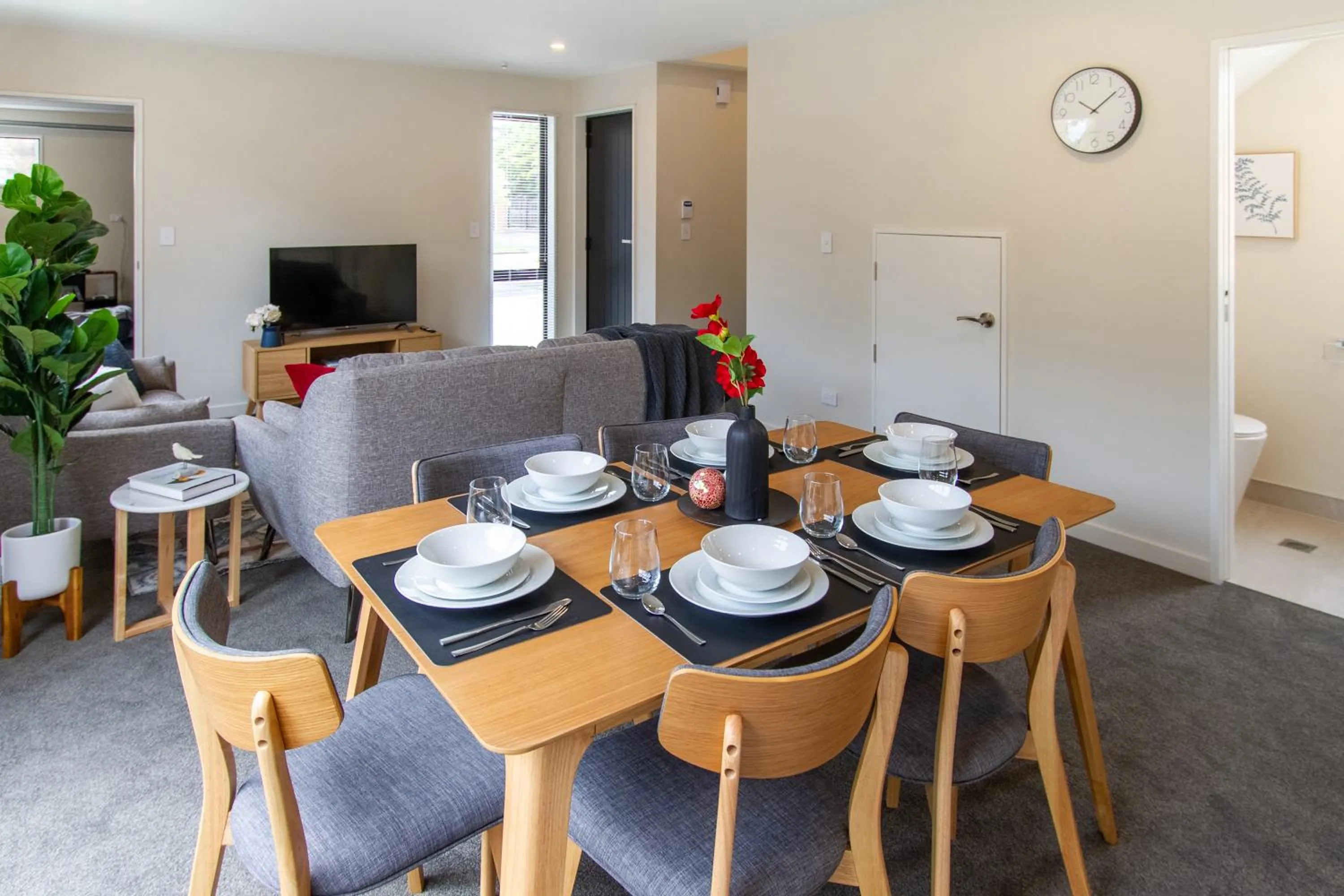 TV and multimedia in 3 Bed 2.5 Bath Riccarton W/Games room